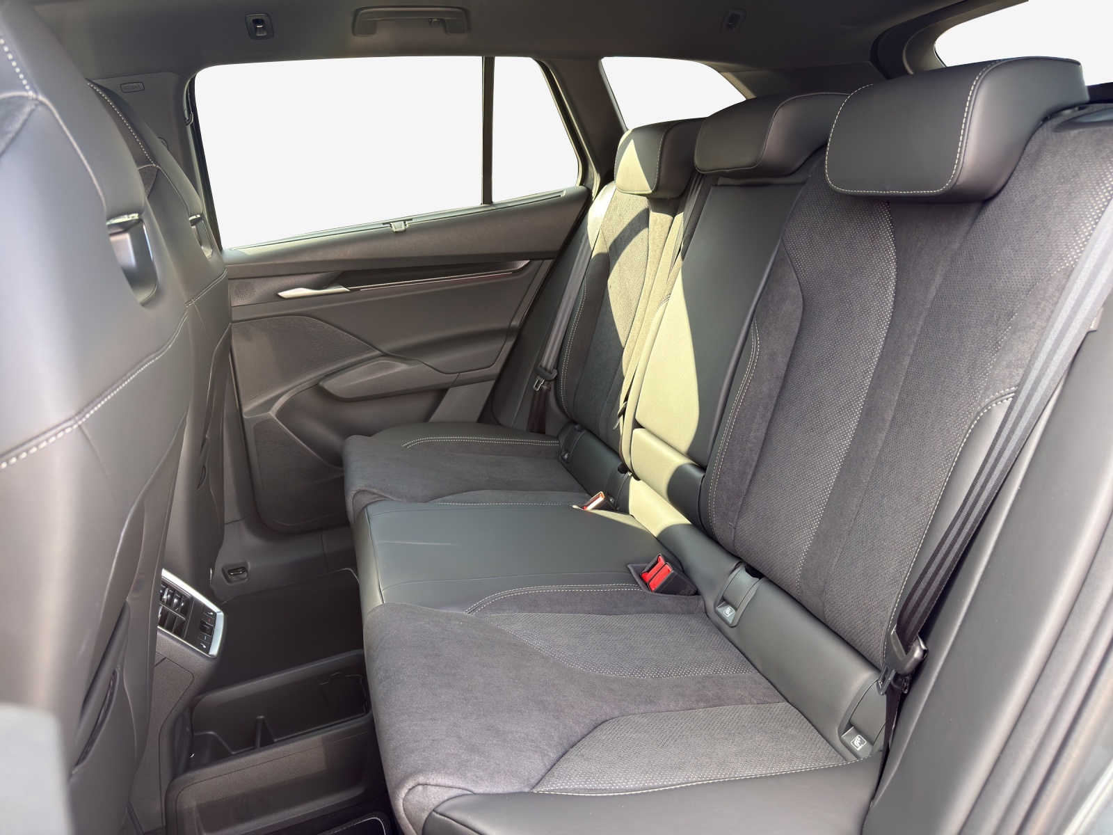 SKODA Enyaq 85x Sportline 4x4-image-11