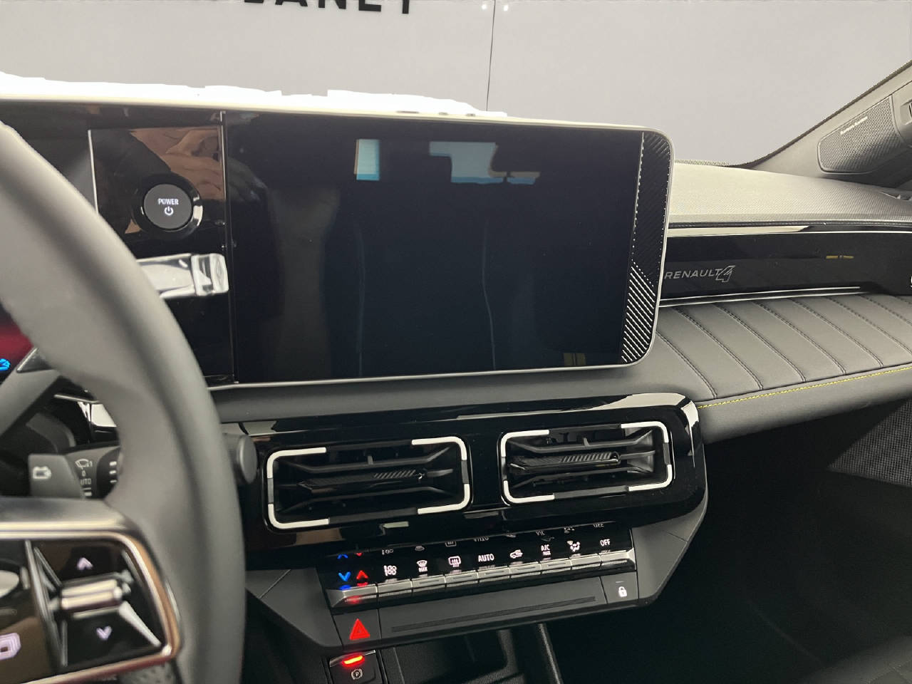 RENAULT R4 E-Tech Comfort Range iconic-image-11
