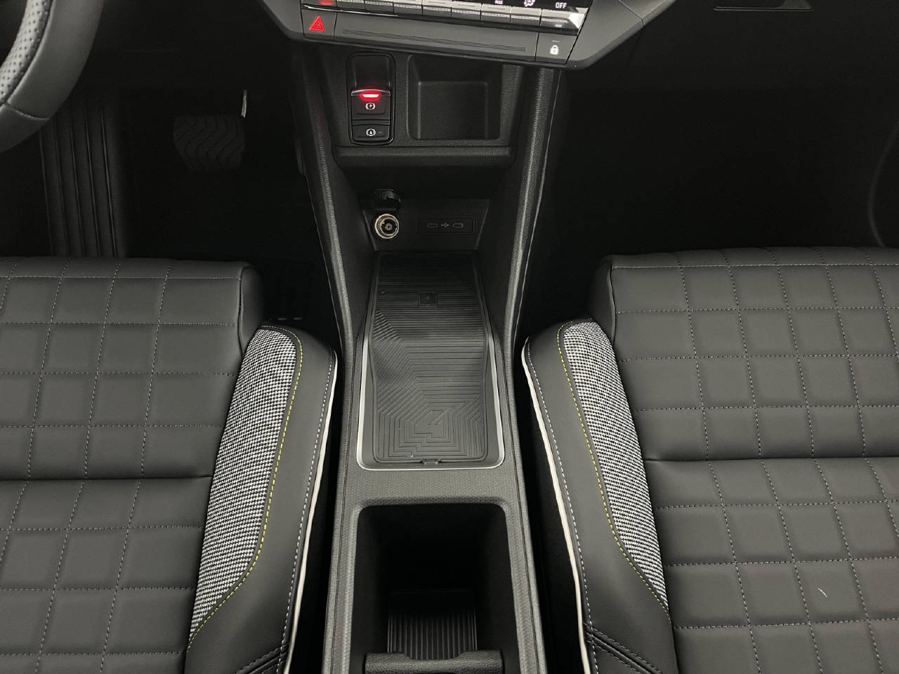 RENAULT R4 E-Tech Comfort Range iconic-image-13