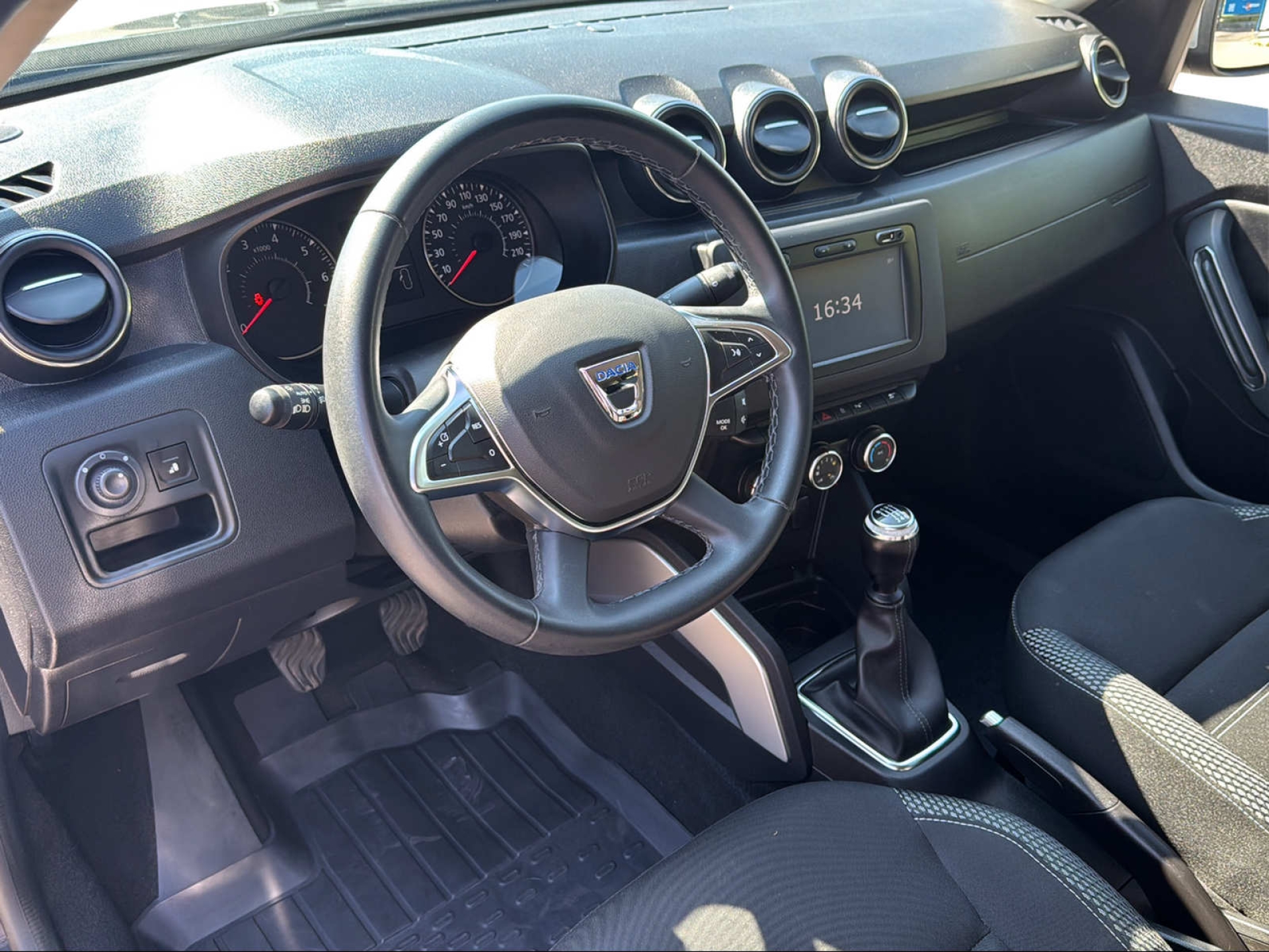 DACIA Duster 1.6 Prestige 4WD-image-11