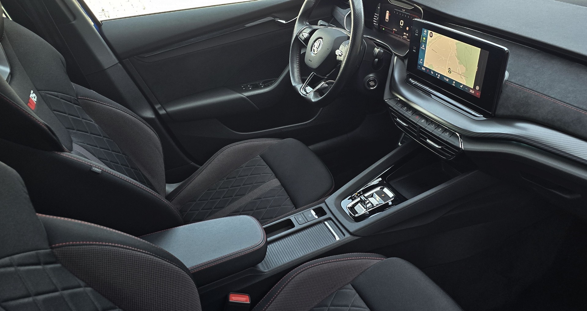 SKODA Octavia Combi 2.0 TSI DSG RS-image-6