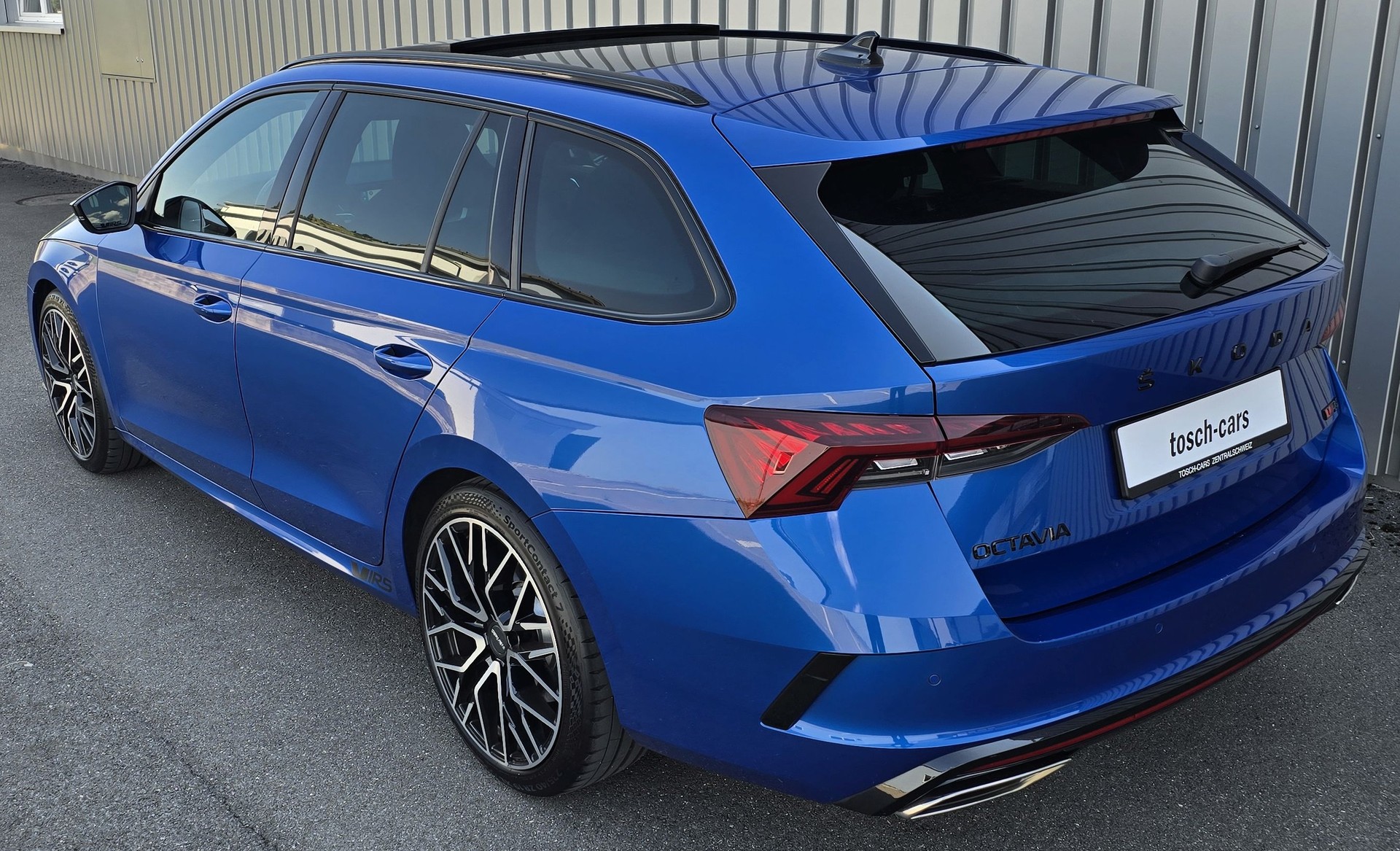 SKODA Octavia Combi 2.0 TSI DSG RS-image-3