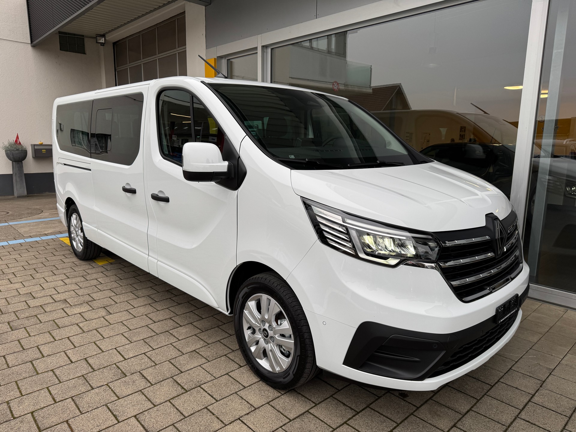 RENAULT Trafic Blue dCi 170 Grand Passenger Techno EDC-image-4