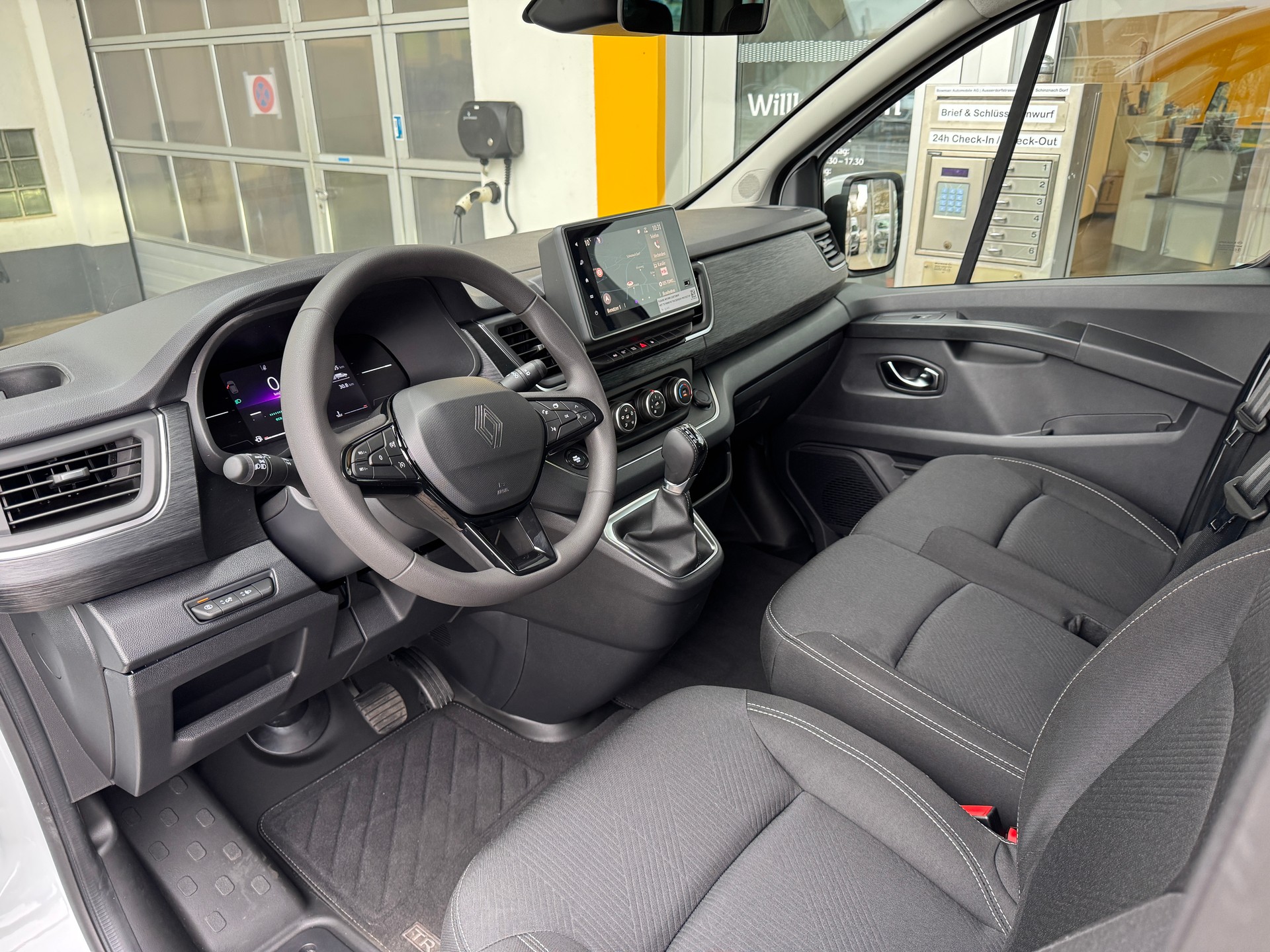 RENAULT Trafic Blue dCi 170 Grand Passenger Techno EDC-image-10