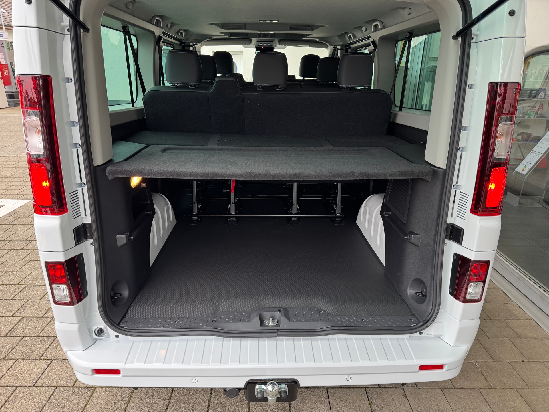 RENAULT Trafic Blue dCi 170 Grand Passenger Techno EDC-image-8