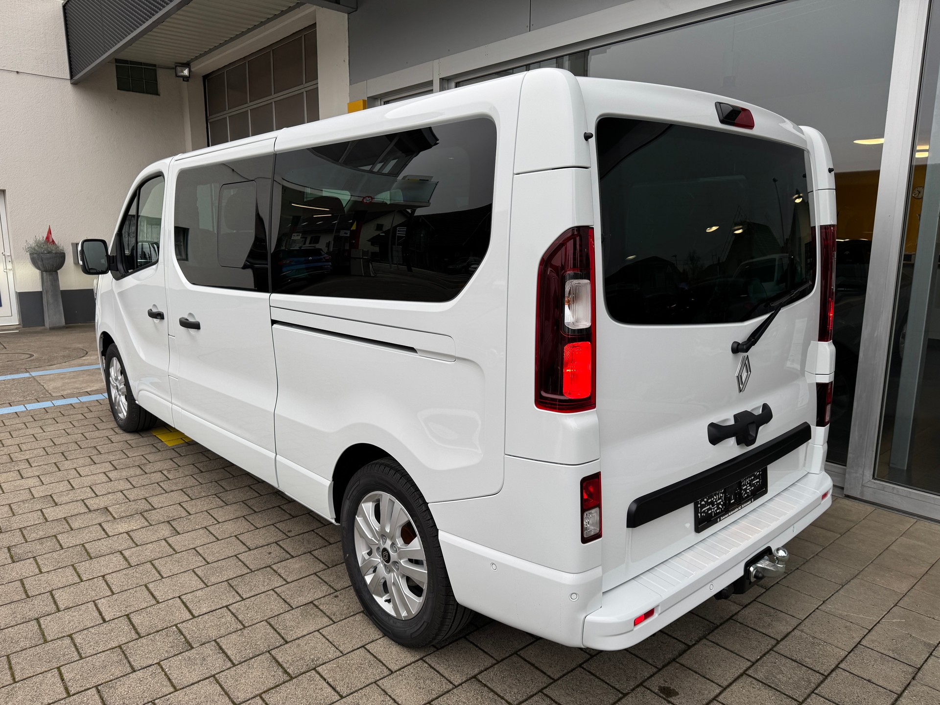 RENAULT Trafic Blue dCi 170 Grand Passenger Techno EDC-image-2