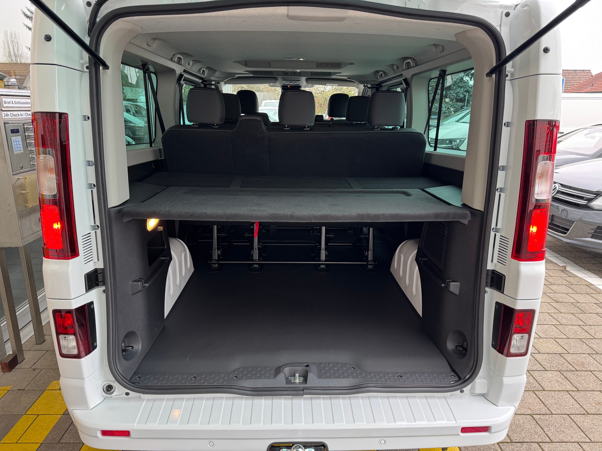 RENAULT Trafic Blue dCi 170 Grand Passenger Techno EDC-image-7