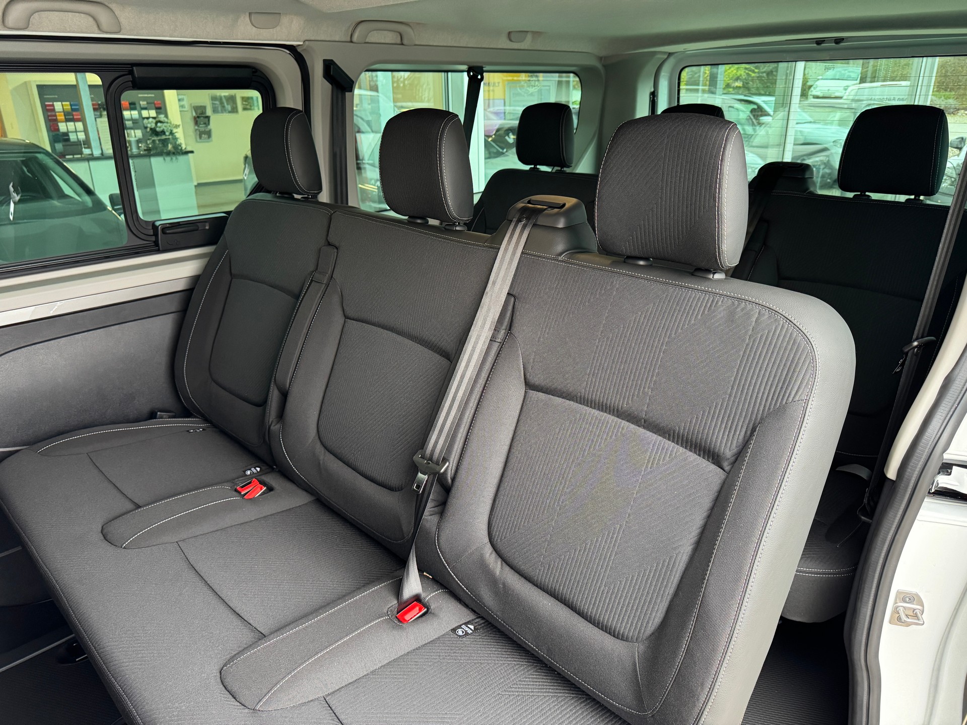 RENAULT Trafic Blue dCi 170 Grand Passenger Techno EDC-image-13