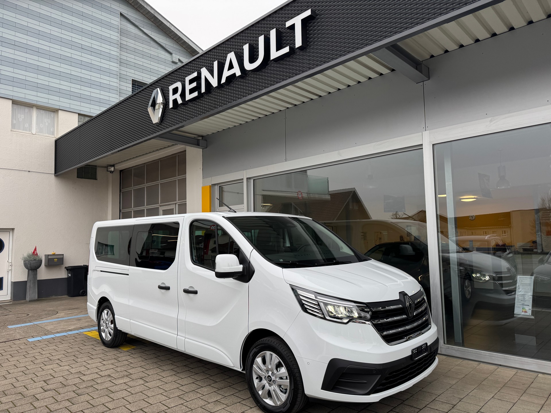 RENAULT Trafic Blue dCi 170 Grand Passenger Techno EDC-image-3