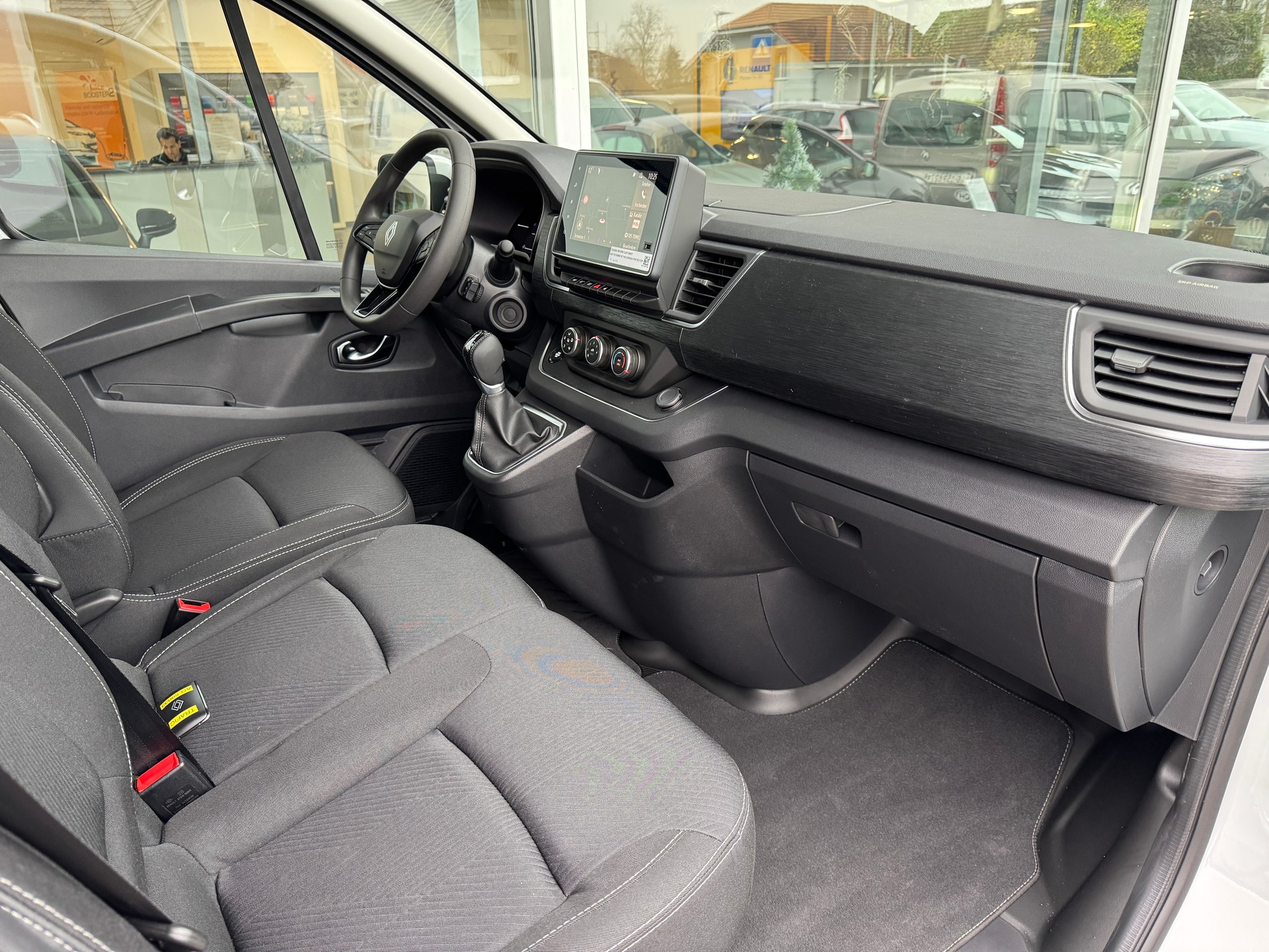 RENAULT Trafic Blue dCi 170 Grand Passenger Techno EDC-image-11