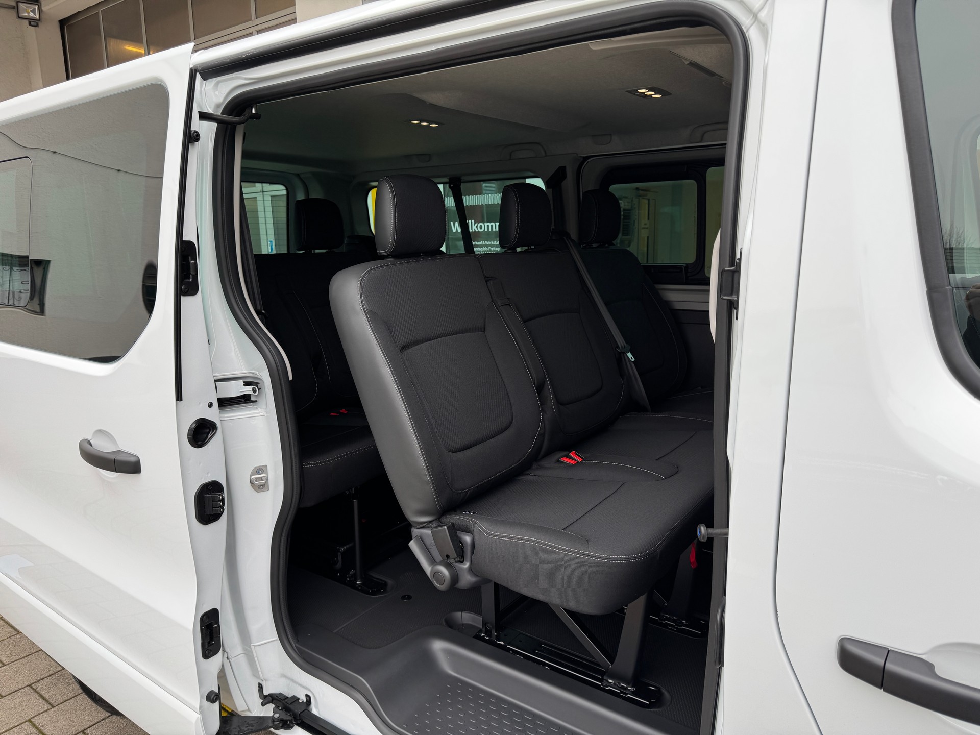 RENAULT Trafic Blue dCi 170 Grand Passenger Techno EDC-image-9