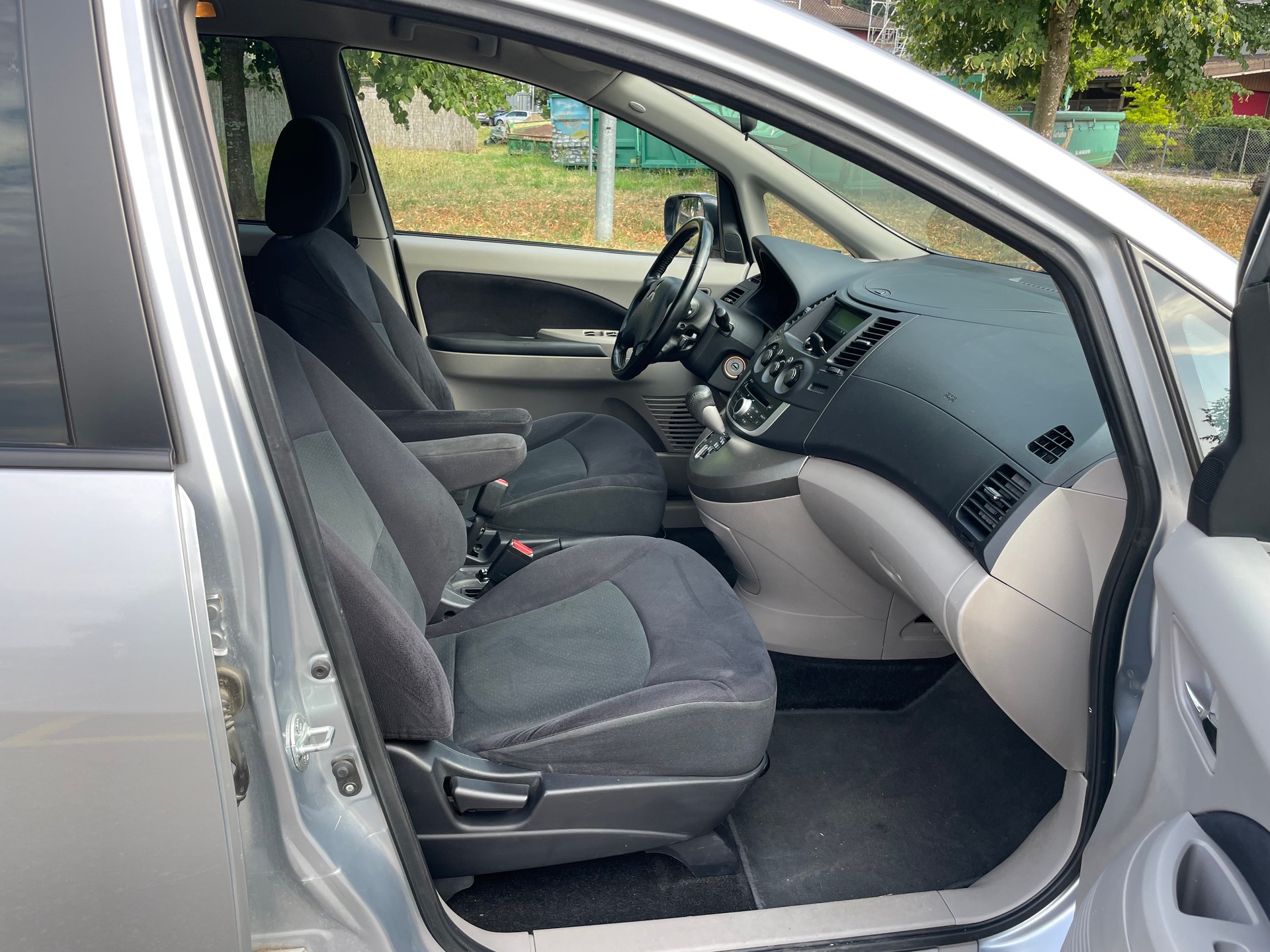 MITSUBISHI Grandis 2.4 16V Celebration 30-image-11