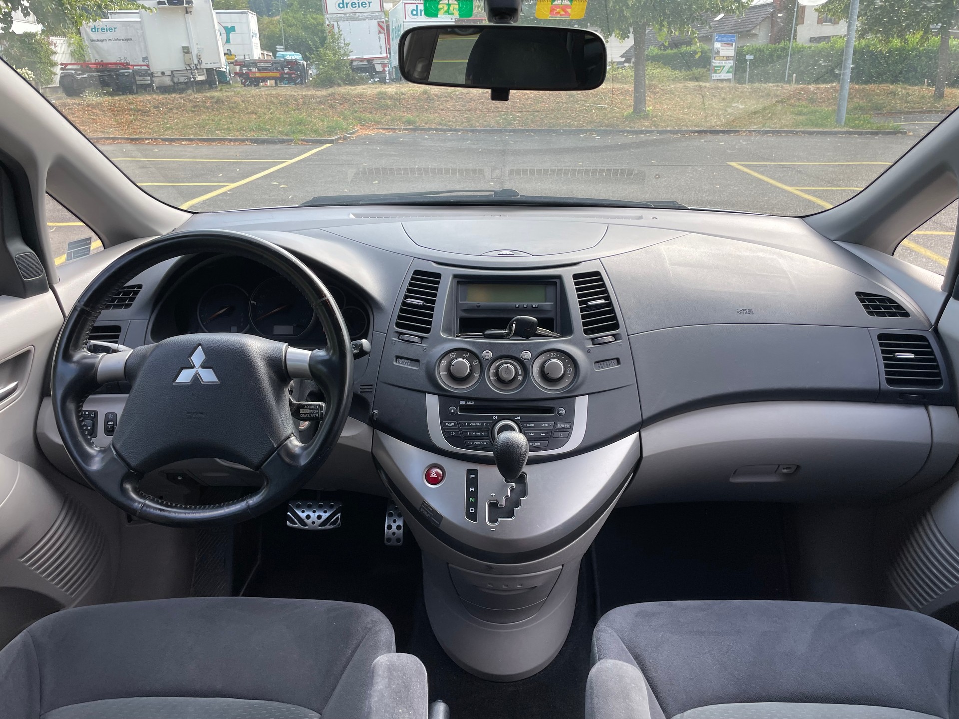 MITSUBISHI Grandis 2.4 16V Celebration 30-image-8