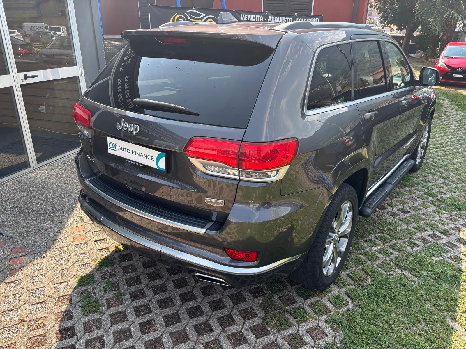 JEEP Grand Cherokee 3.0 CRD Summit Automatic-image-3