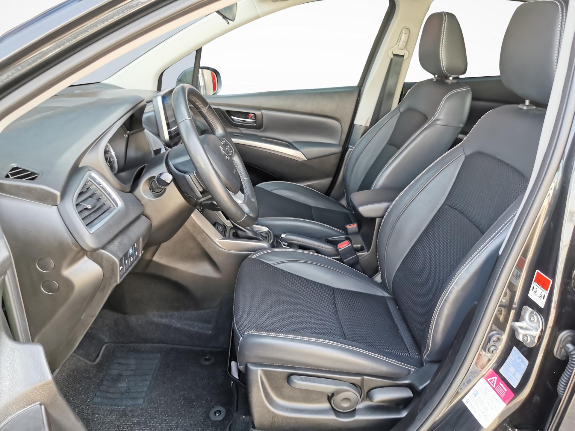 SUZUKI S-Cross 1.5 Compact Top Hybrid 4x4-image-1