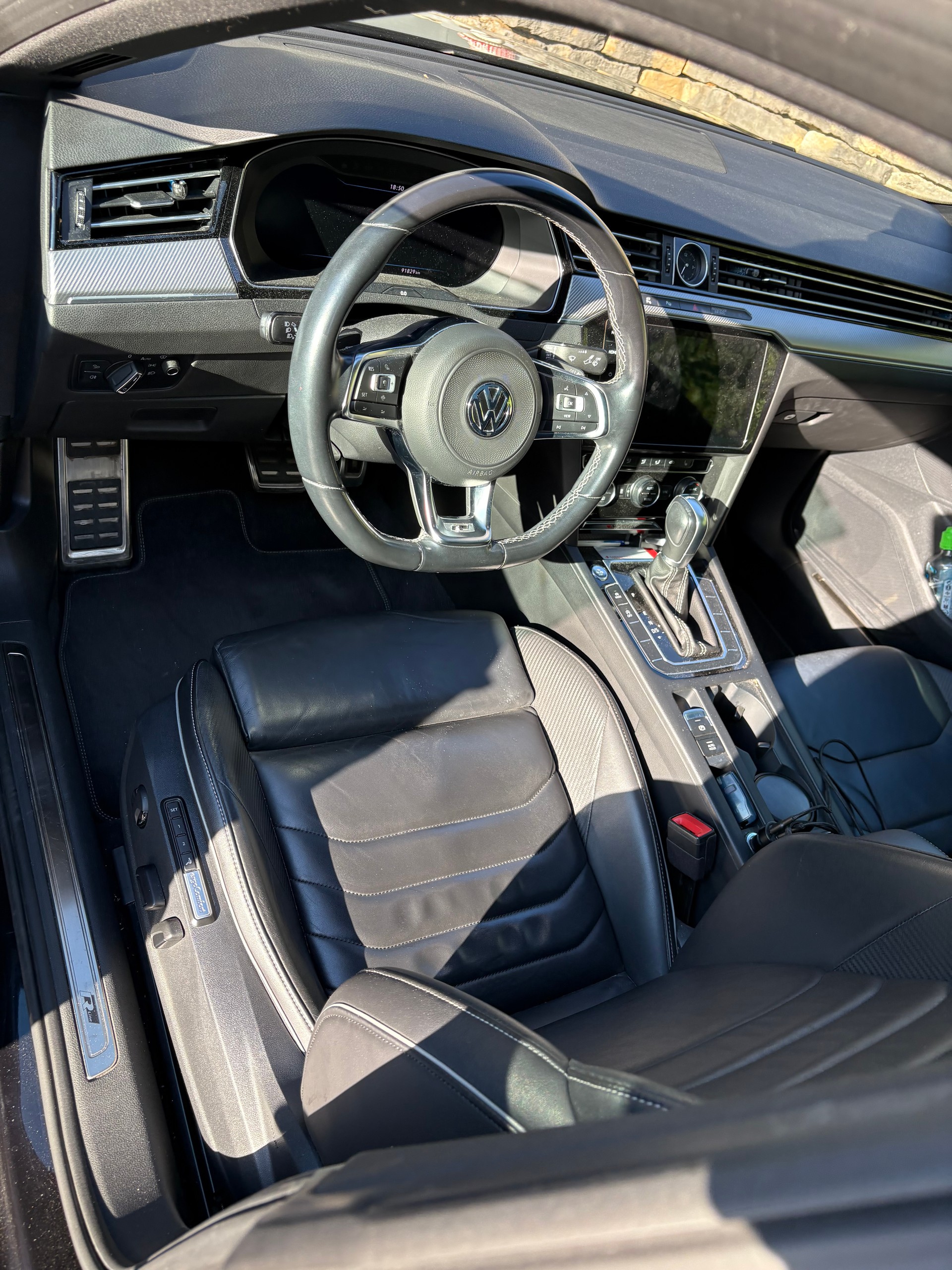 VW Arteon 2.0 TSI BMT R-Line 4Motion DSG-image-2
