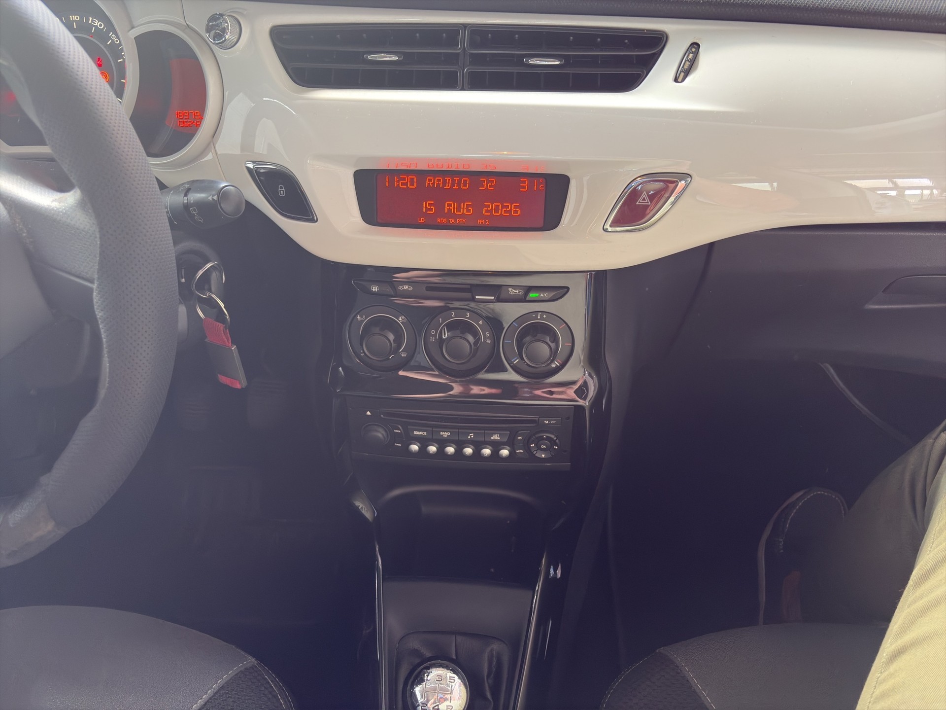 CITROEN C3 1.4i 75 Attraction-image-14