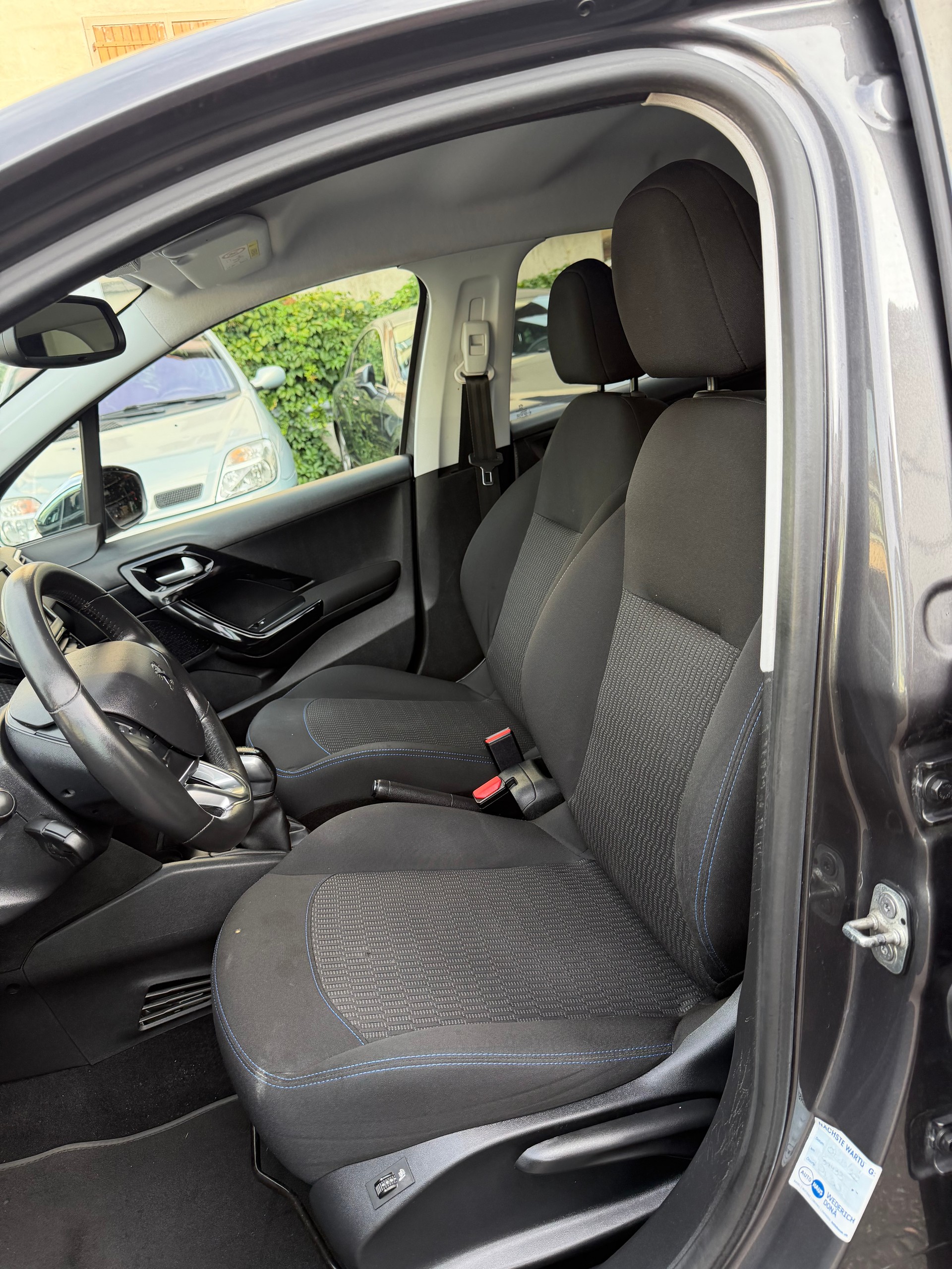 PEUGEOT 208 1.2 PureTech Active-image-6