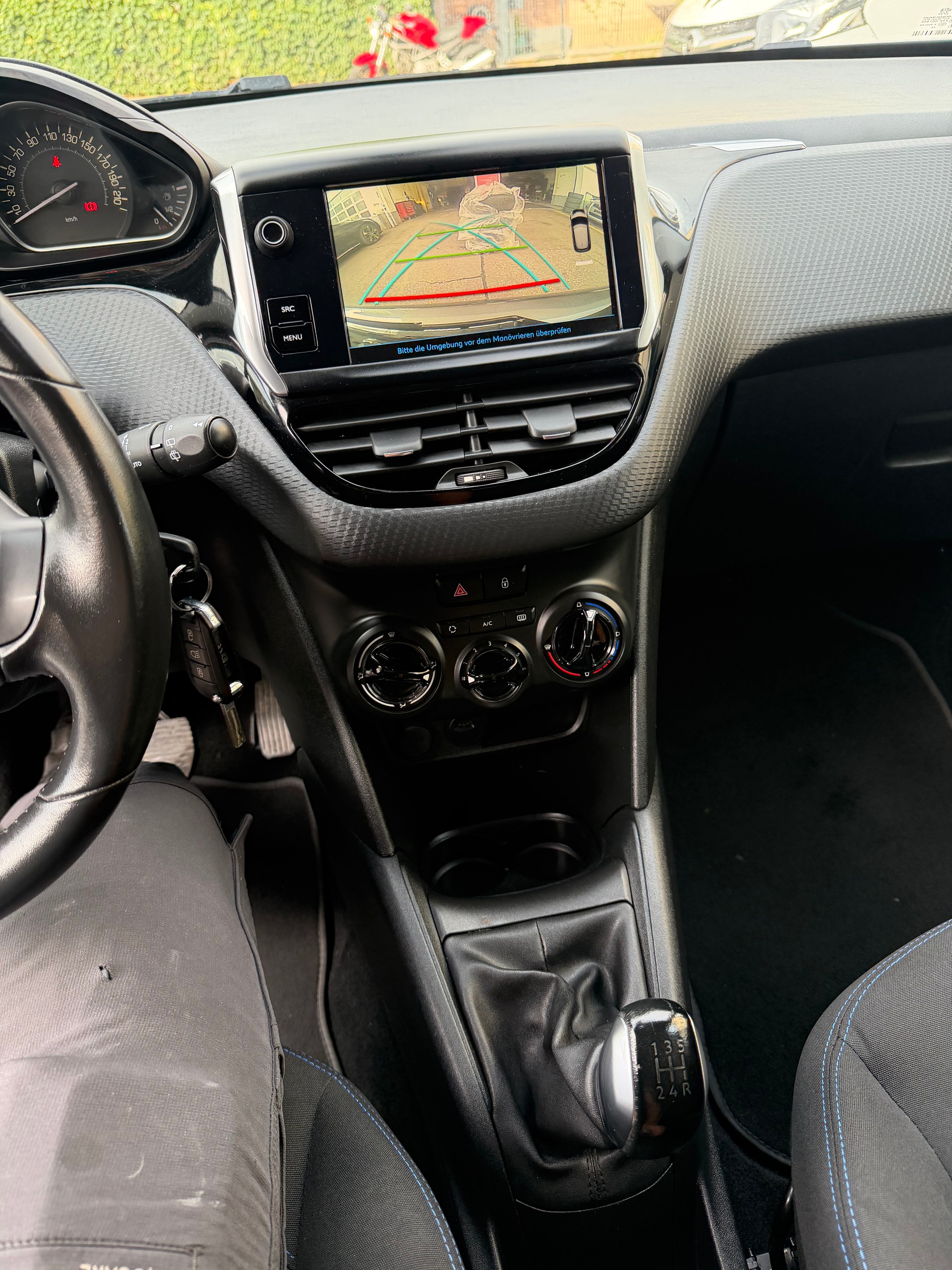 PEUGEOT 208 1.2 PureTech Active-image-8