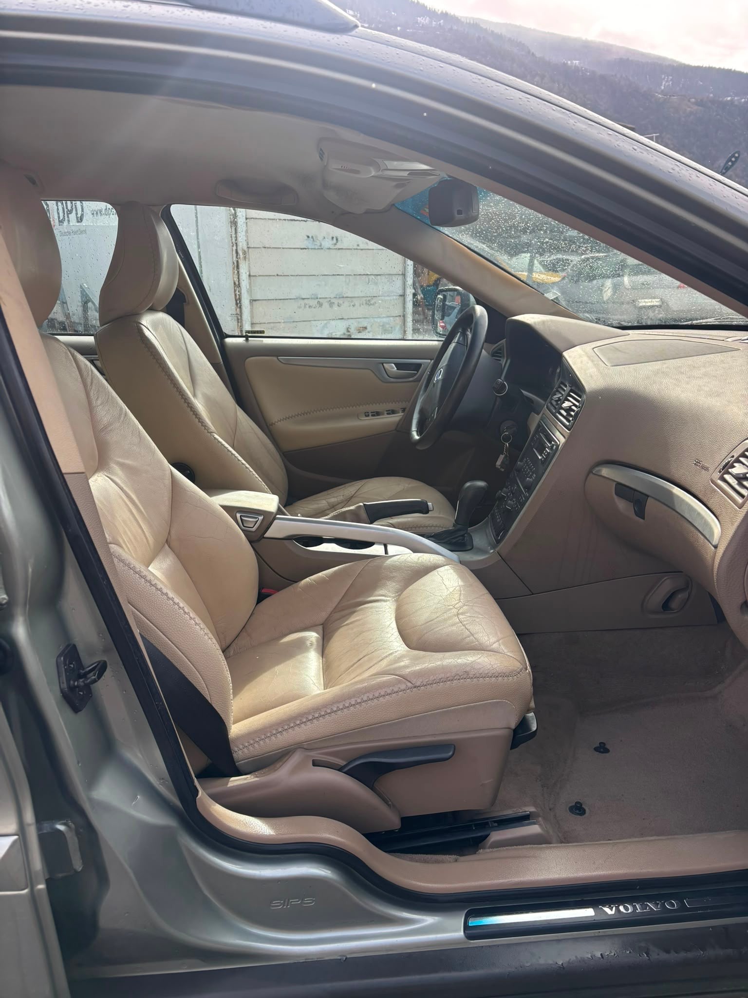 VOLVO XC70 D5 AWD Momentum-image-11
