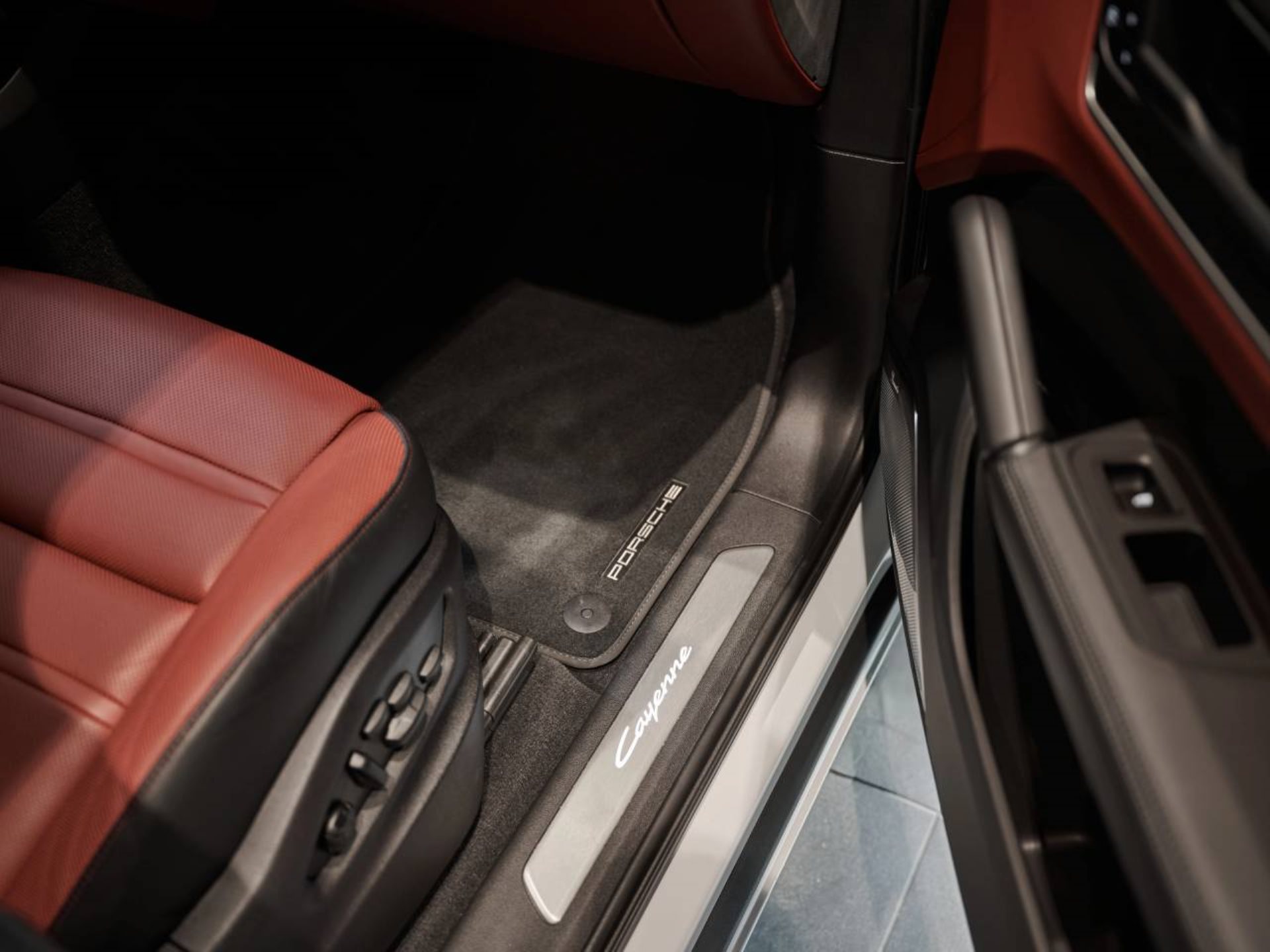 PORSCHE Cayenne E-Hybrid-image-22