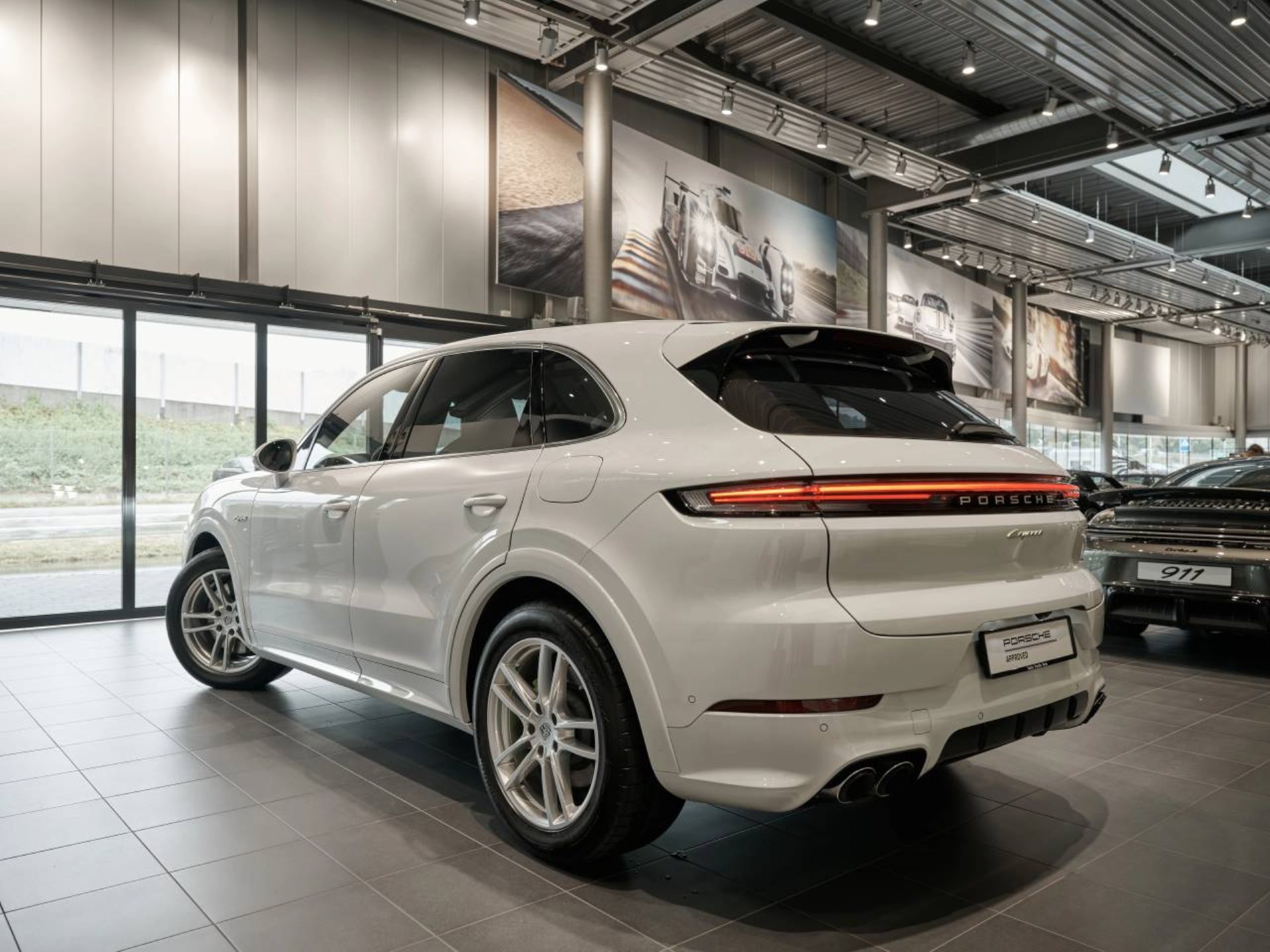PORSCHE Cayenne E-Hybrid-image-7