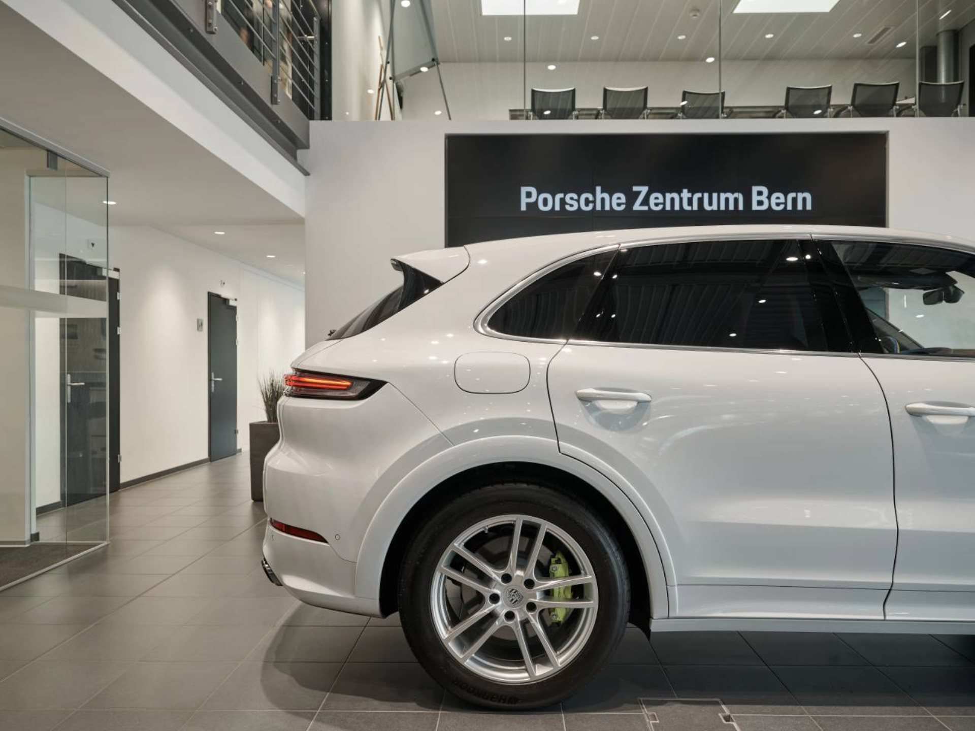 PORSCHE Cayenne E-Hybrid-image-10