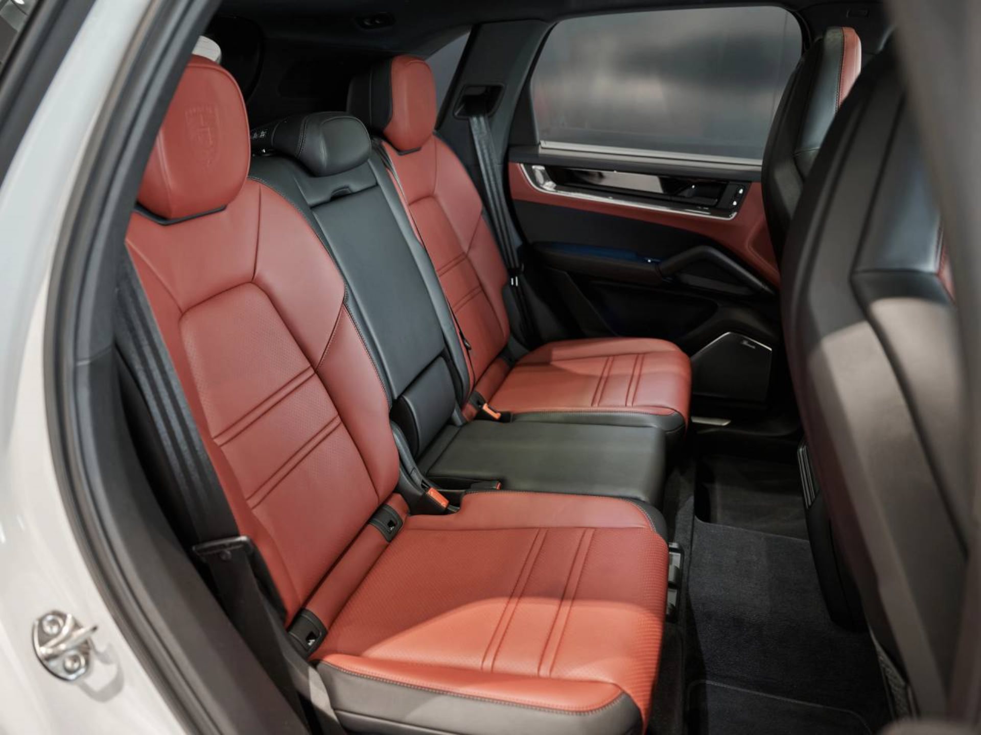 PORSCHE Cayenne E-Hybrid-image-18