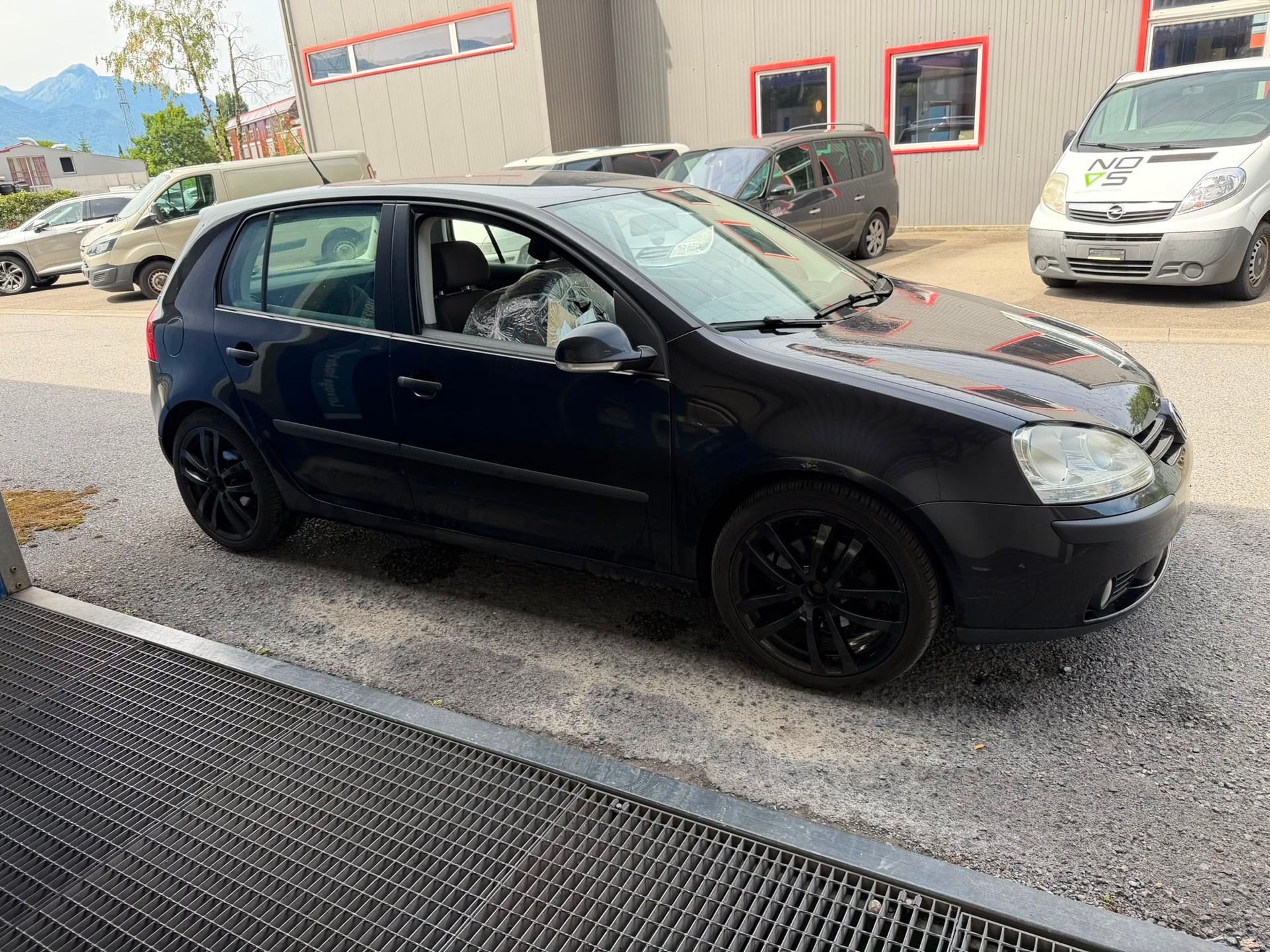 VW Golf 1.9 TDI Trend Edition 4Motion-image-1