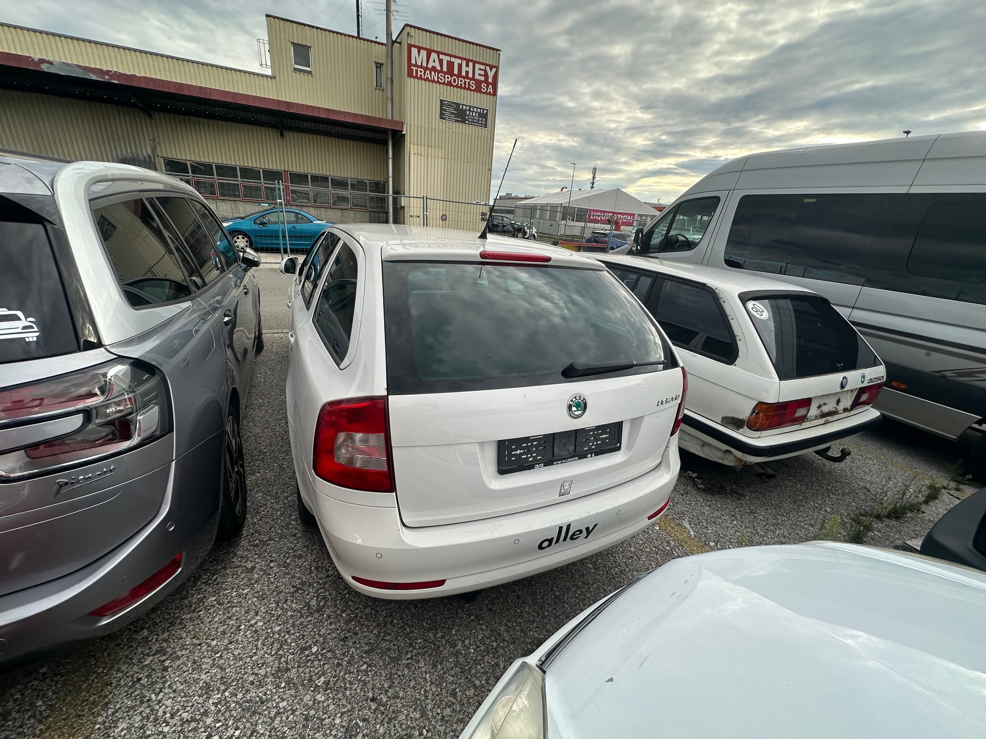 SKODA Octavia Combi 1.4 TSI Elegance DSG-image-4