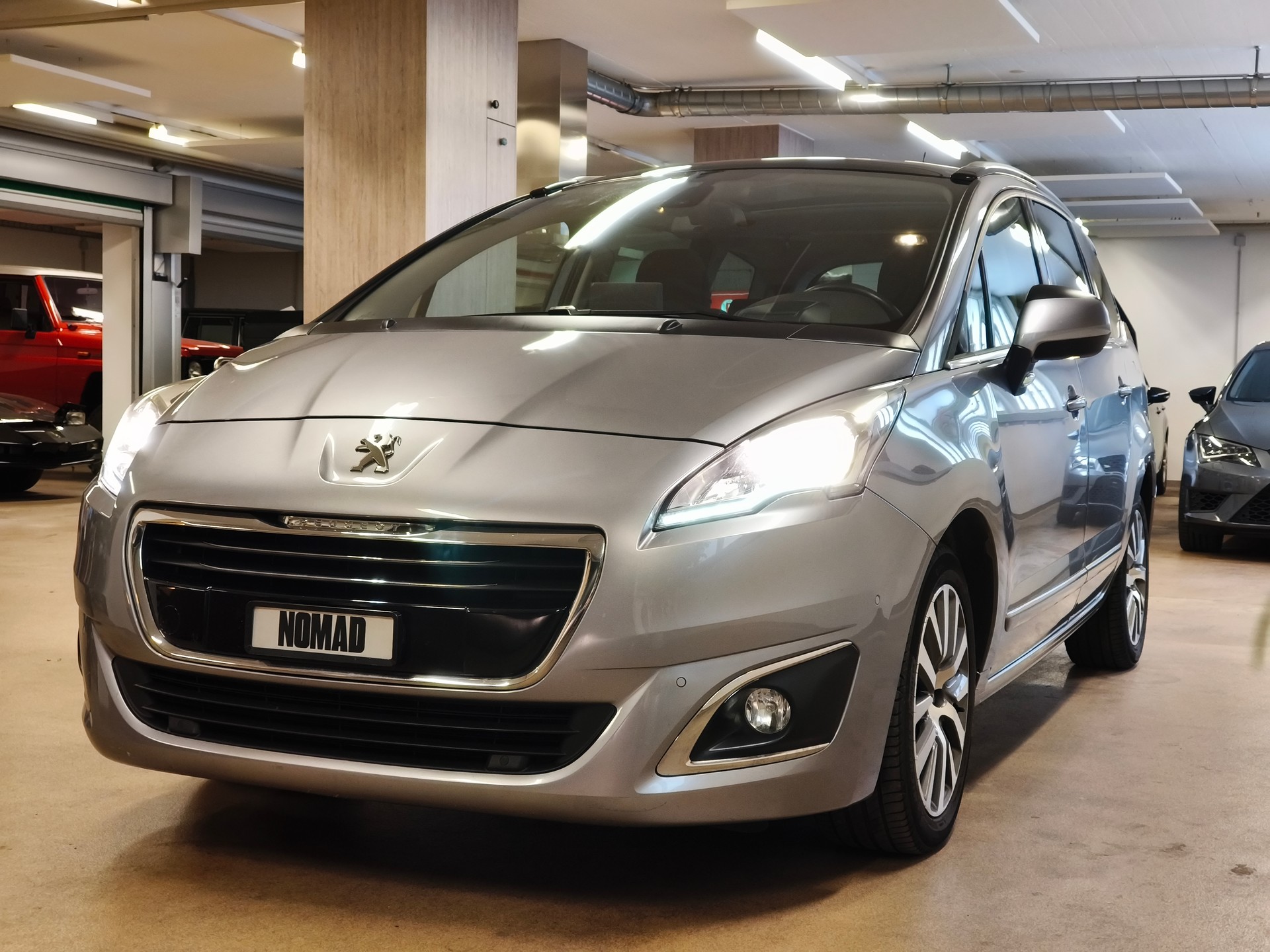 PEUGEOT 5008 2.0 HDI Business Tiptronic-image-0