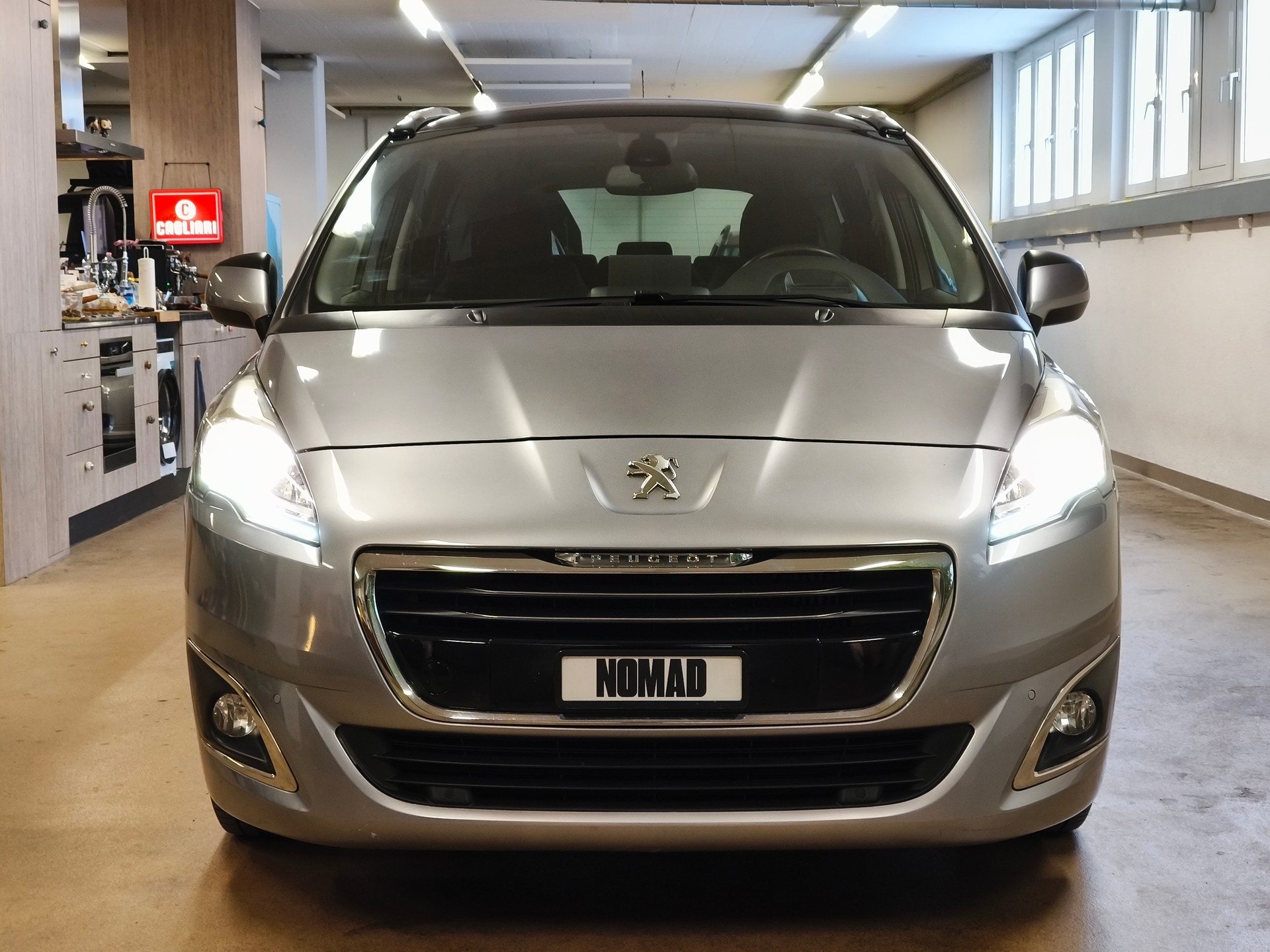 PEUGEOT 5008 2.0 HDI Business Tiptronic-image-3