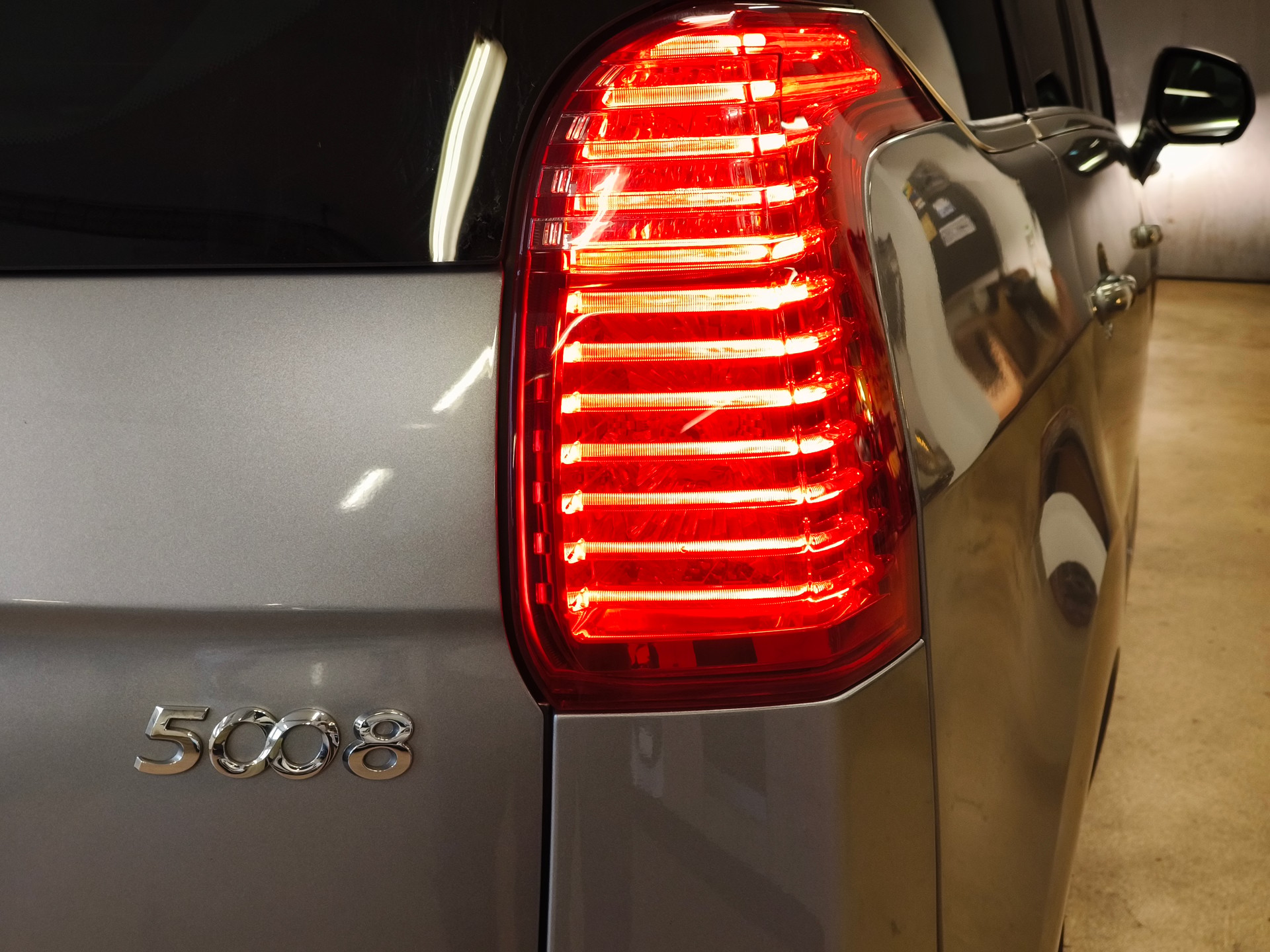 PEUGEOT 5008 2.0 HDI Business Tiptronic-image-10