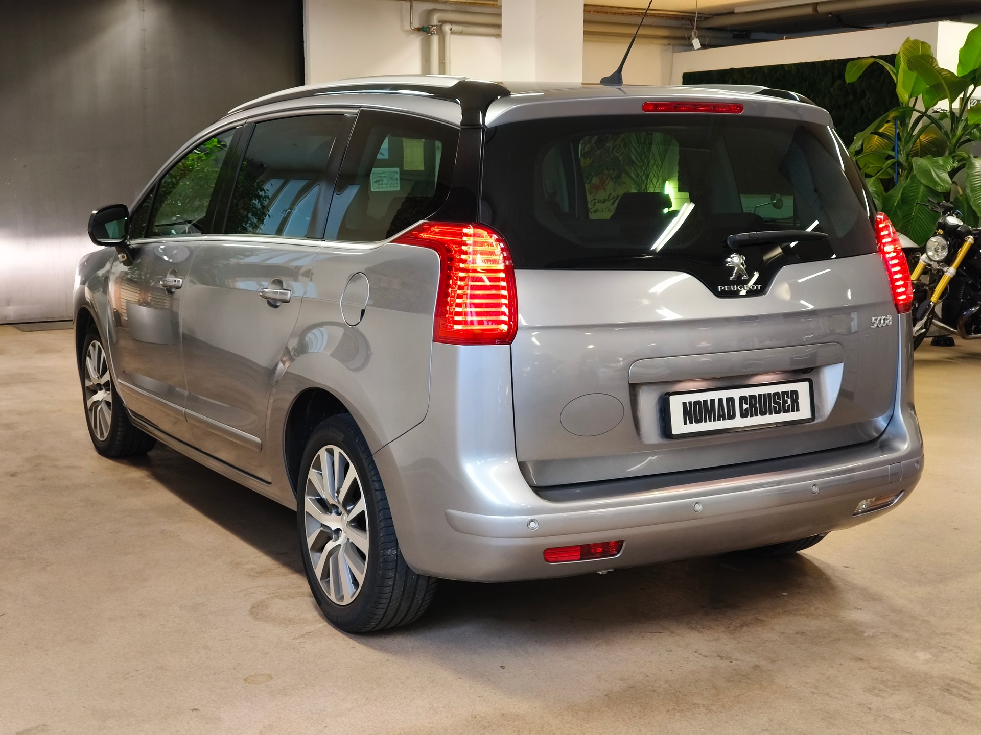PEUGEOT 5008 2.0 HDI Business Tiptronic-image-12