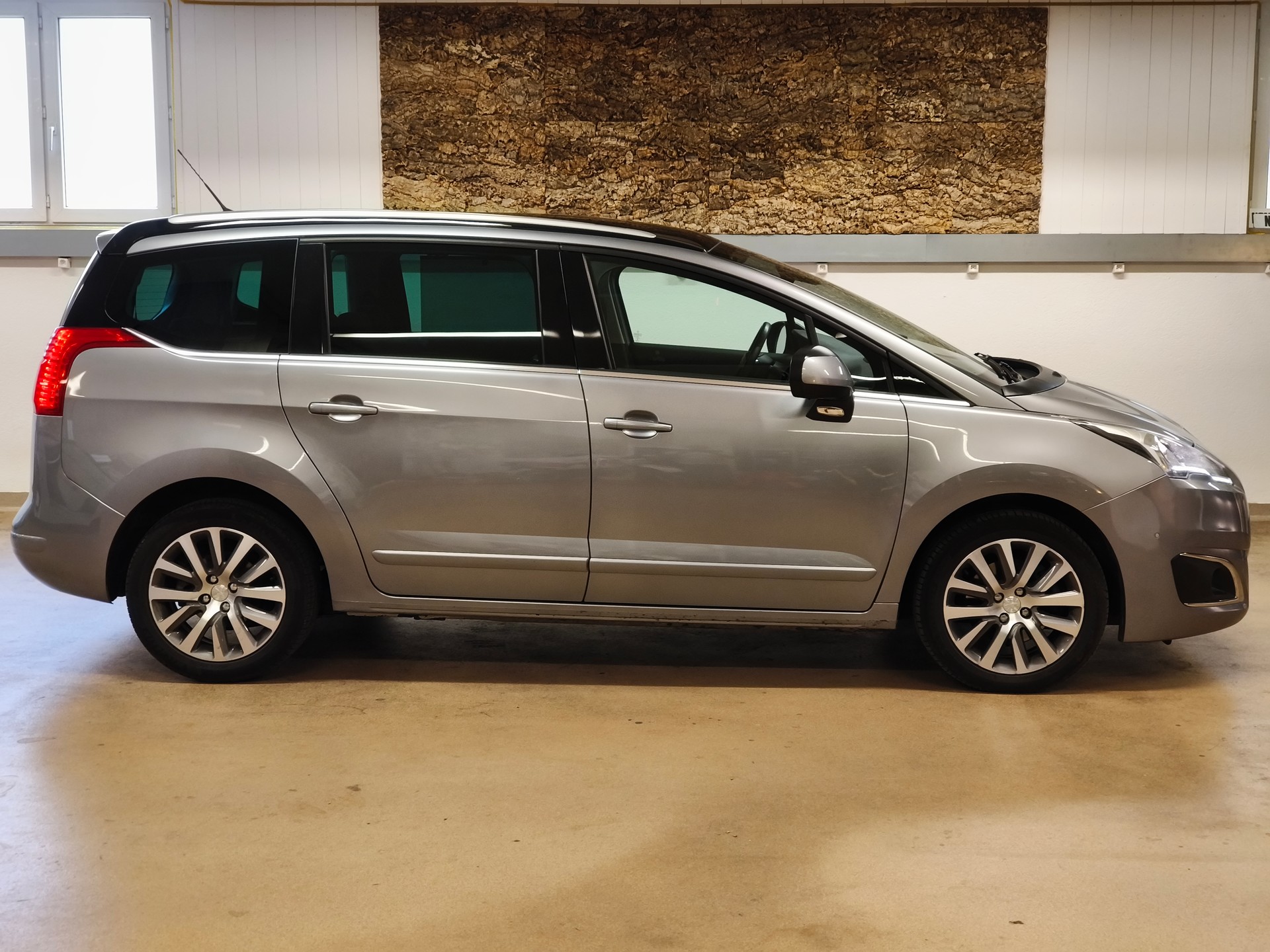 PEUGEOT 5008 2.0 HDI Business Tiptronic-image-6