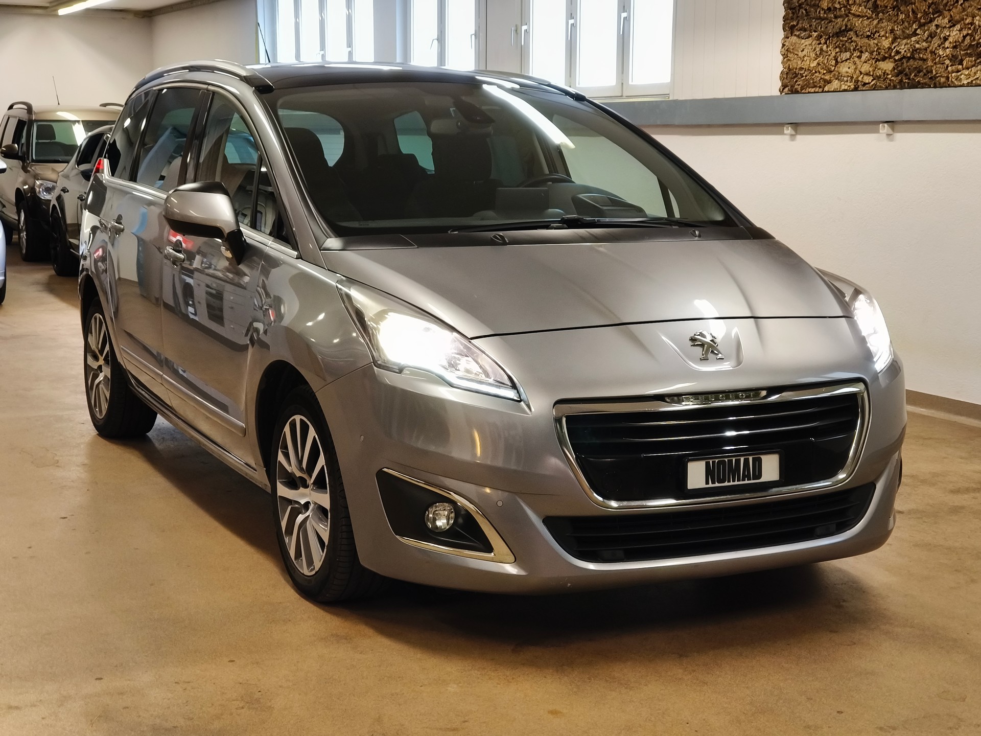 PEUGEOT 5008 2.0 HDI Business Tiptronic-image-4