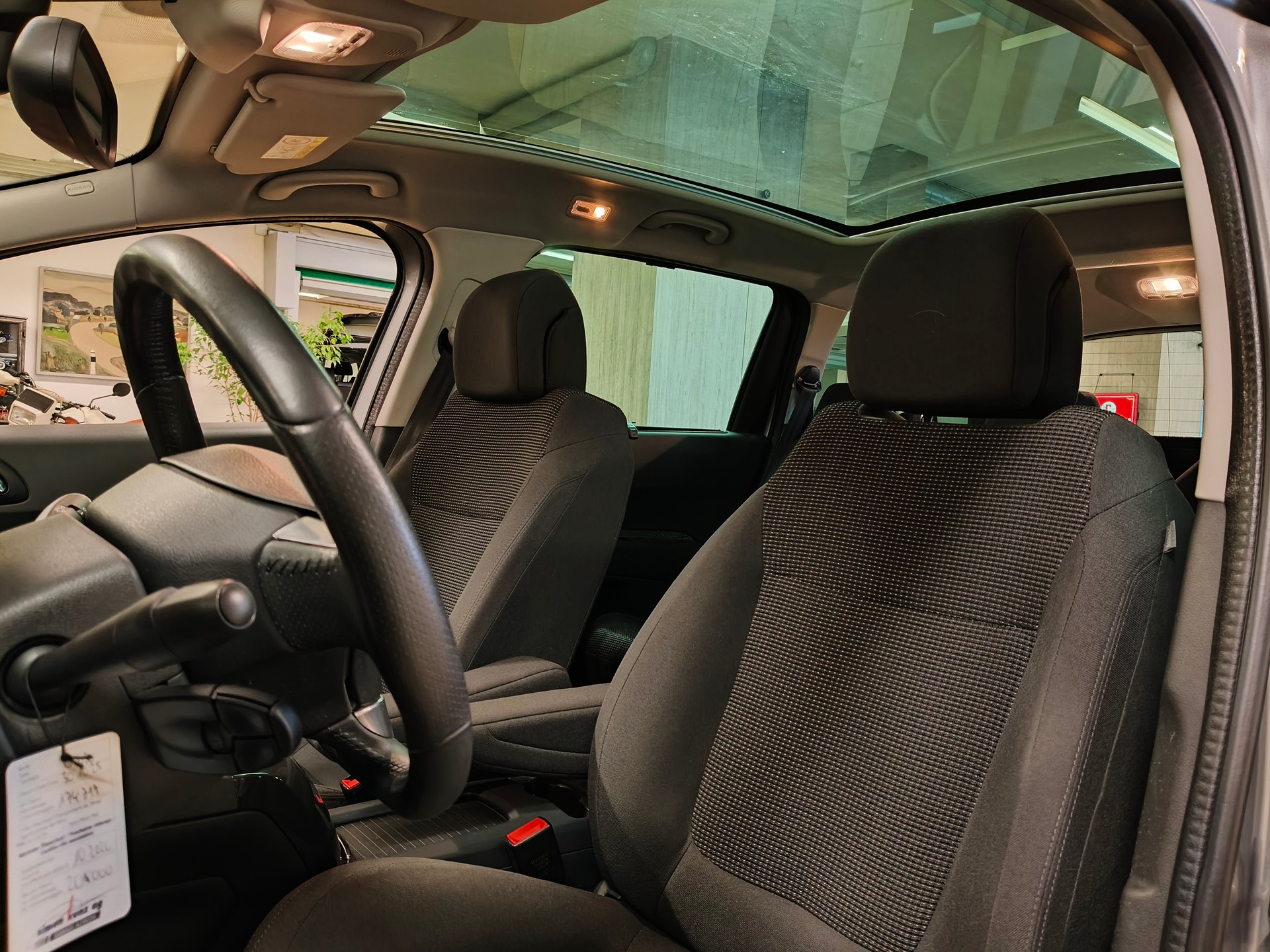 PEUGEOT 5008 2.0 HDI Business Tiptronic-image-16