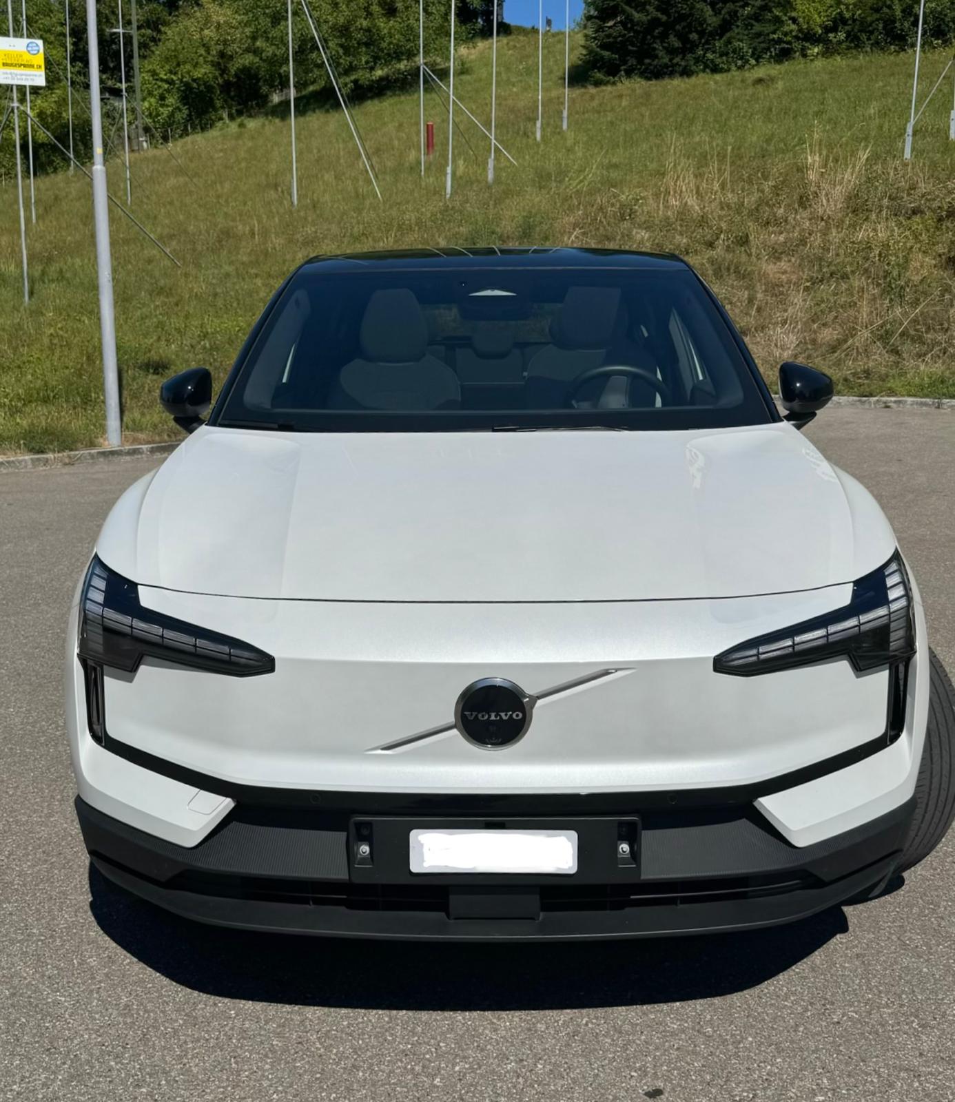 VOLVO E60 Ultra-image-1