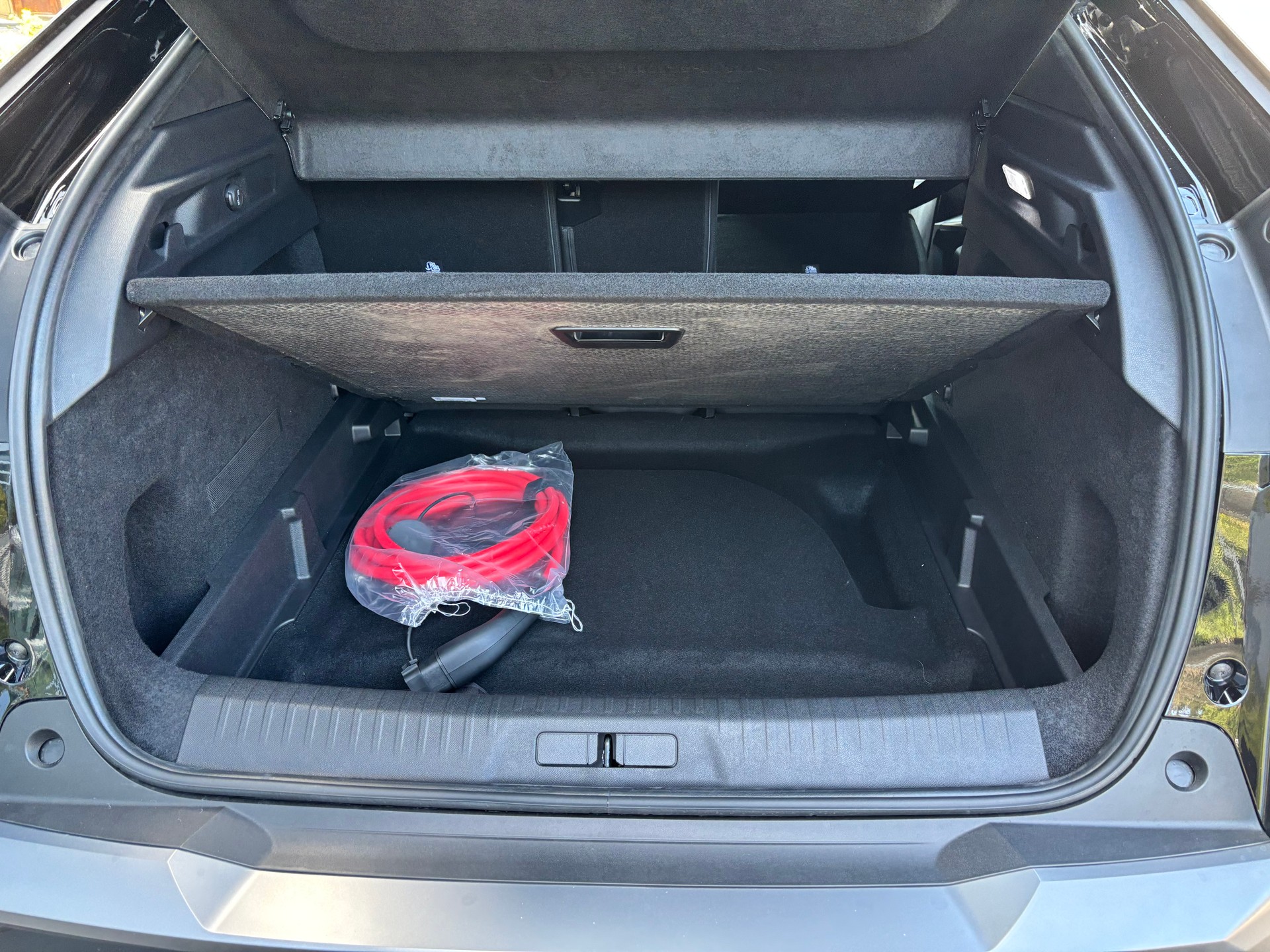 PEUGEOT 3008 73kWh Allure Premium Dual Motor 325 AWD-image-6