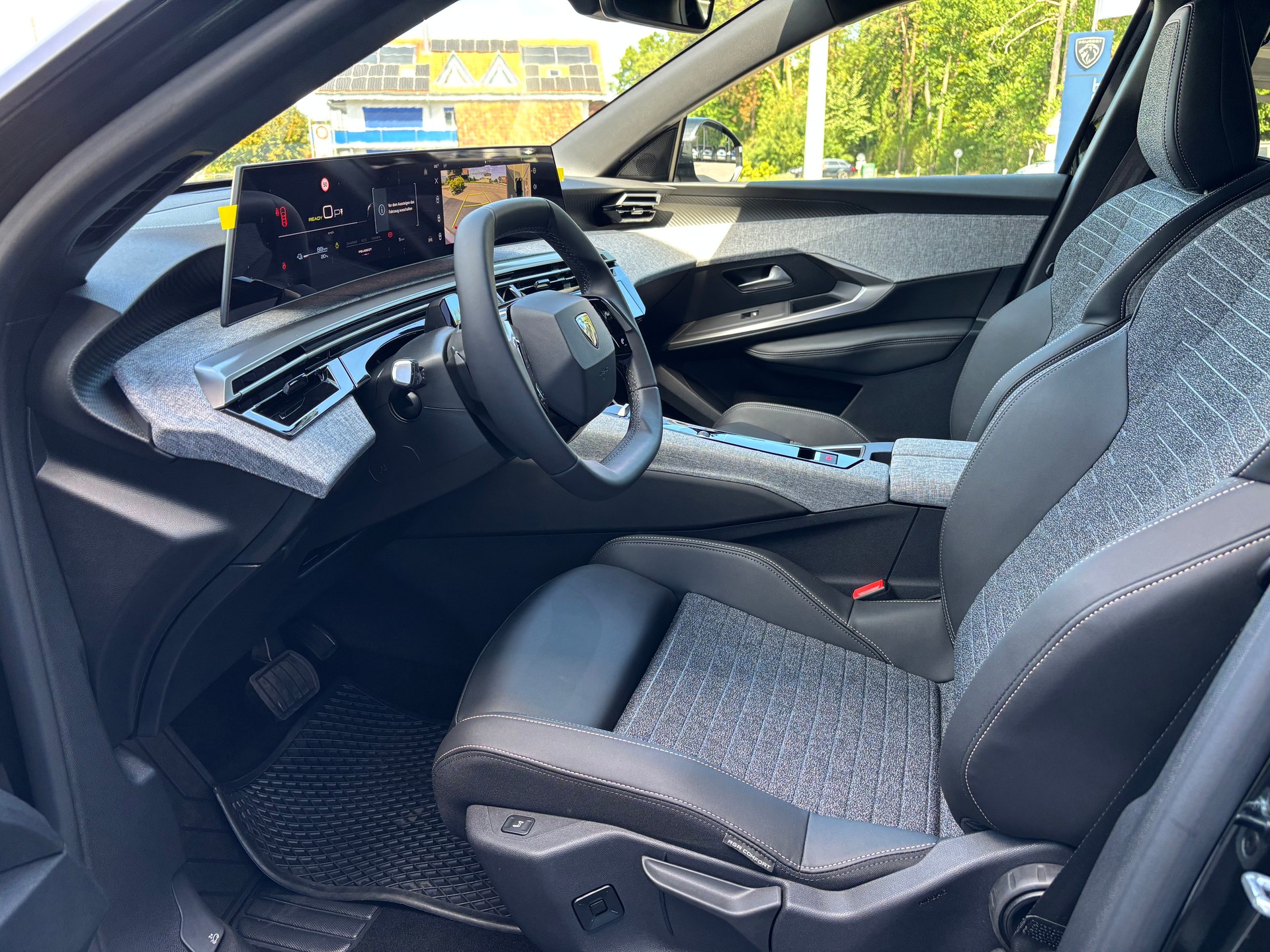PEUGEOT 3008 73kWh Allure Premium Dual Motor 325 AWD-image-11