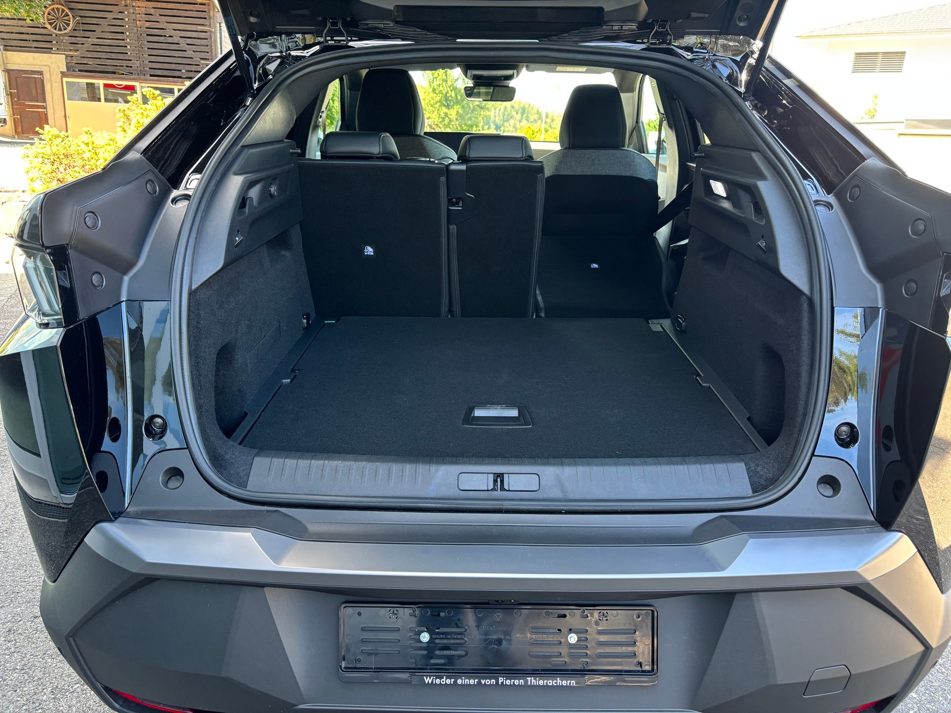 PEUGEOT 3008 73kWh Allure Premium Dual Motor 325 AWD-image-5