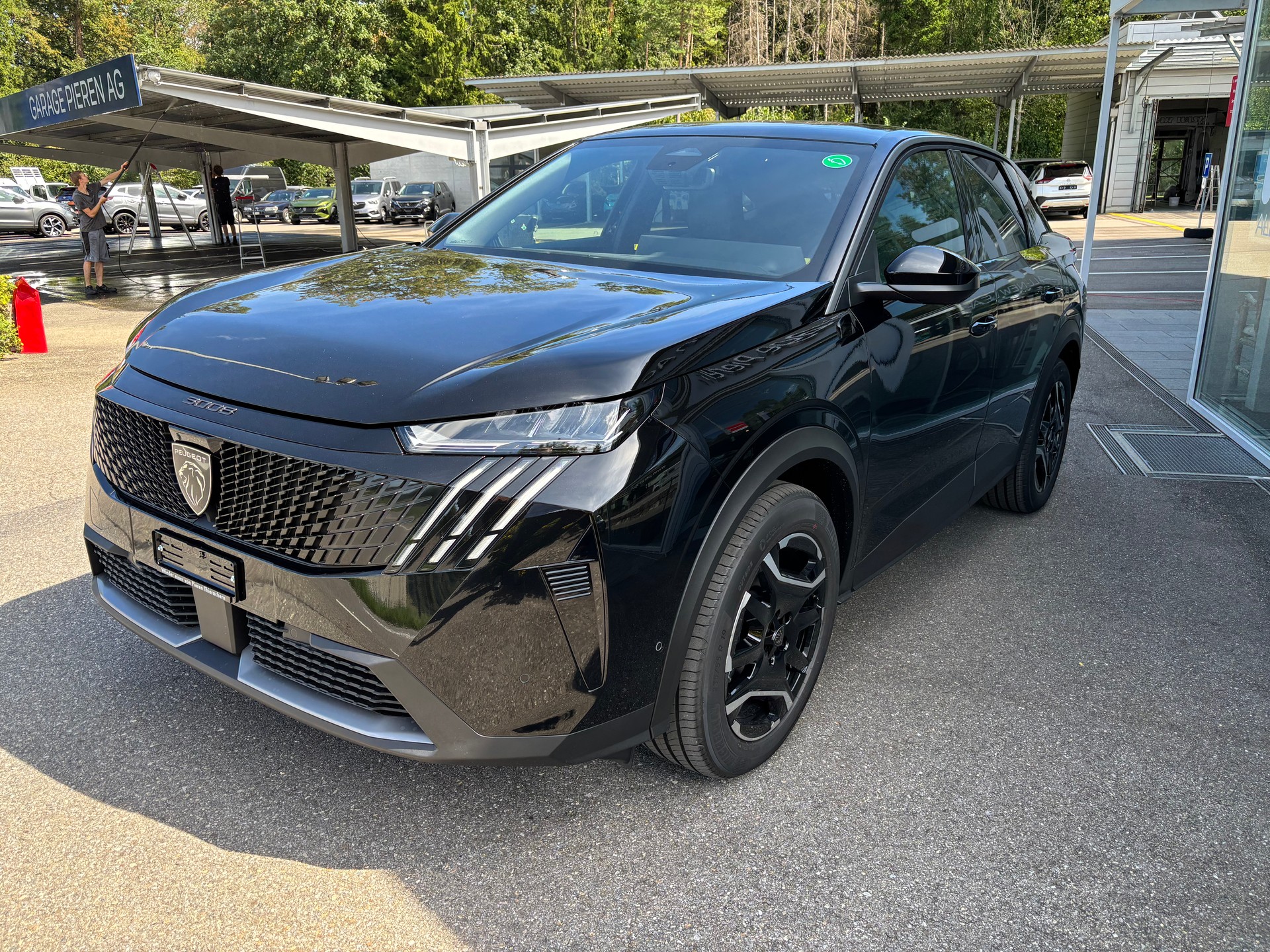 PEUGEOT 3008 73kWh Allure Premium Dual Motor 325 AWD-image-1