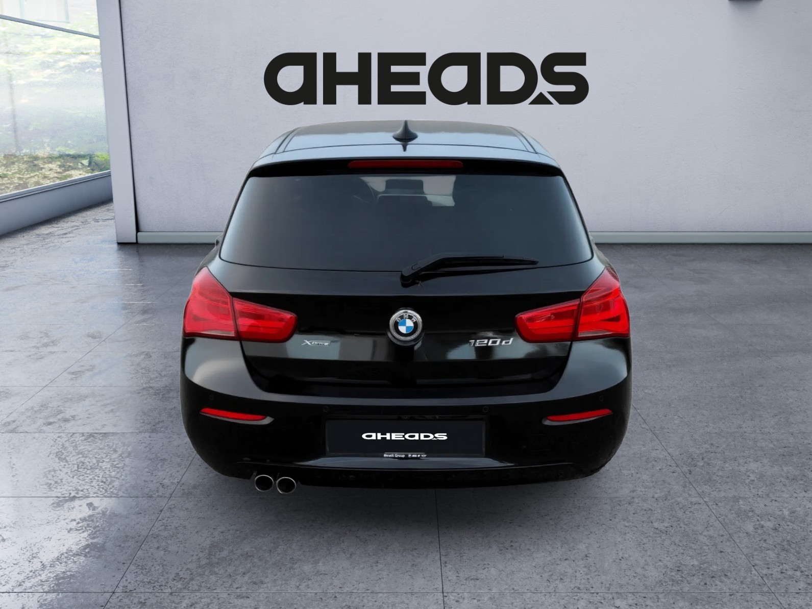 BMW 120d xDrive Essential Edition Steptronic-image-5