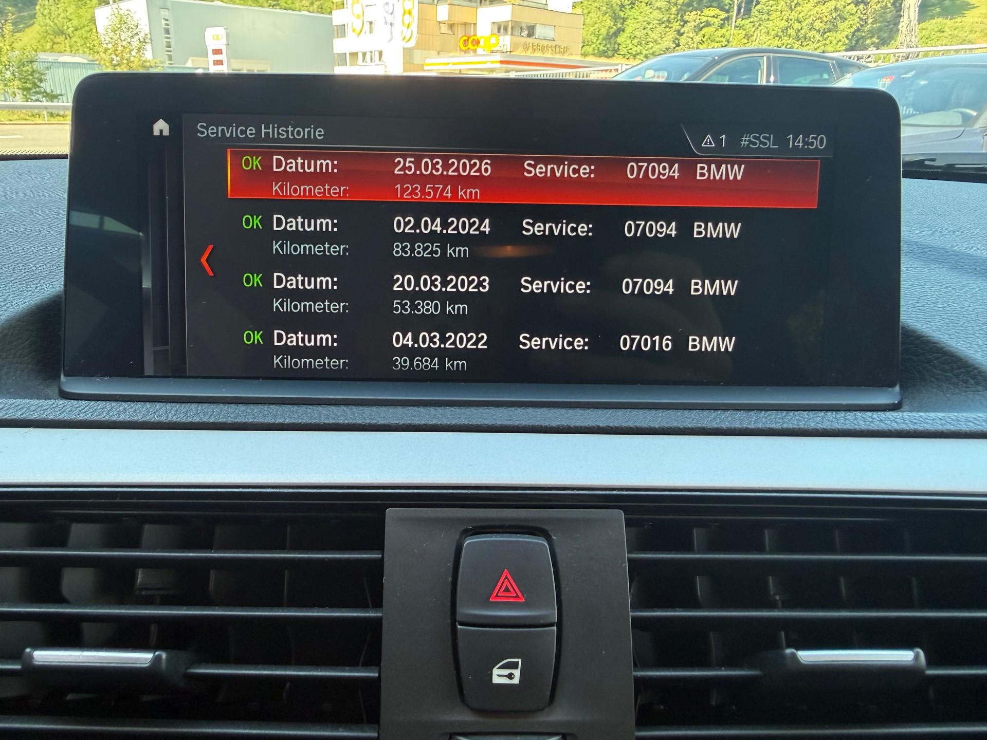 BMW 120d xDrive Essential Edition Steptronic-image-20
