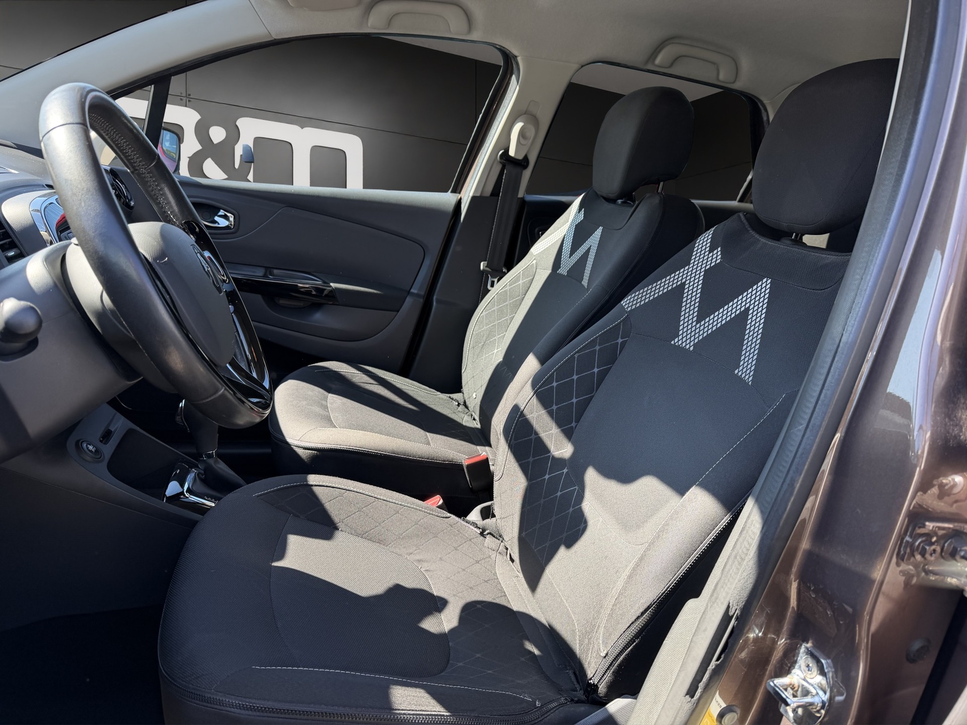 RENAULT Captur 1.2 T 16V Privilège EDC-image-4