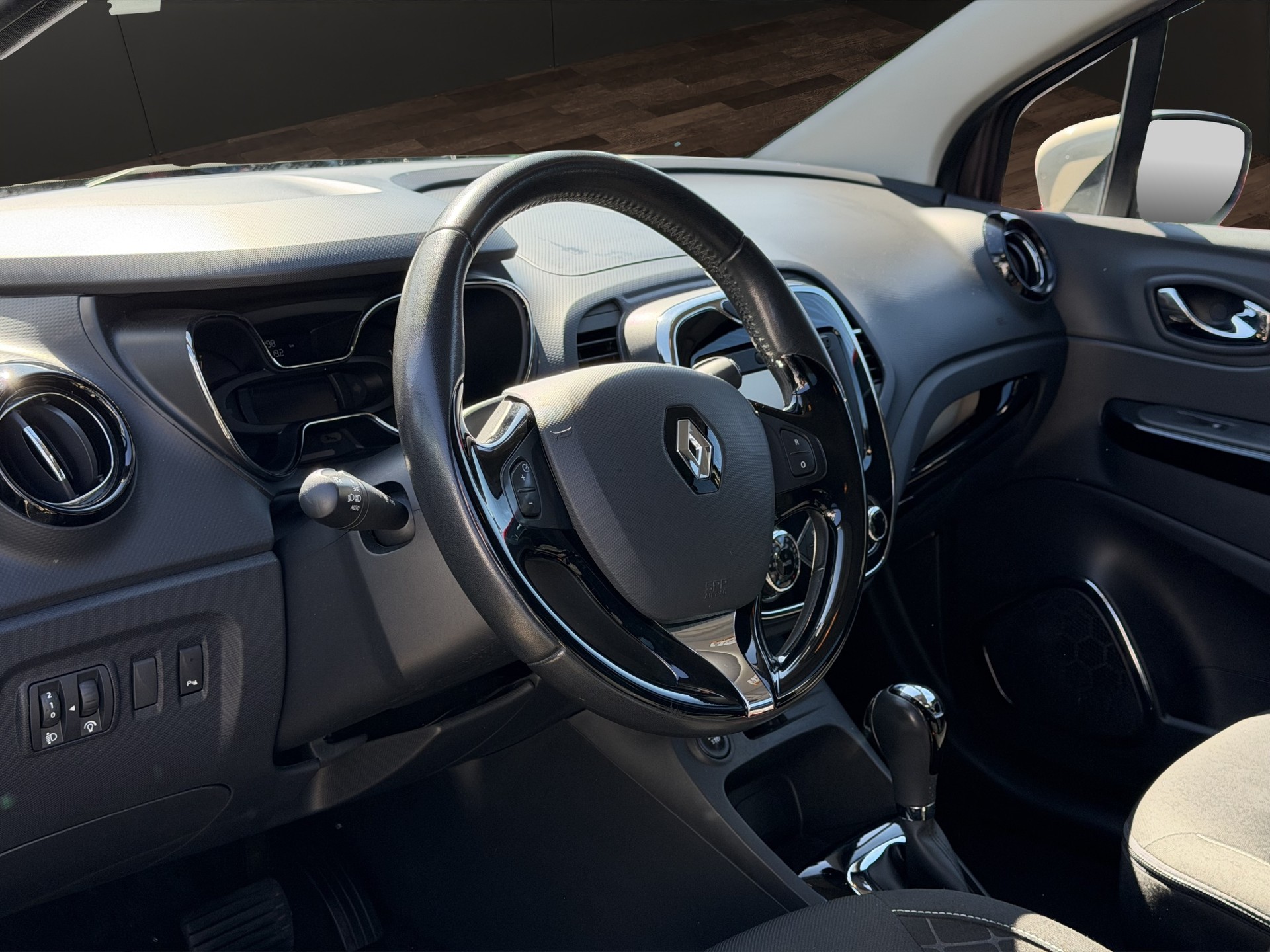 RENAULT Captur 1.2 T 16V Privilège EDC-image-6