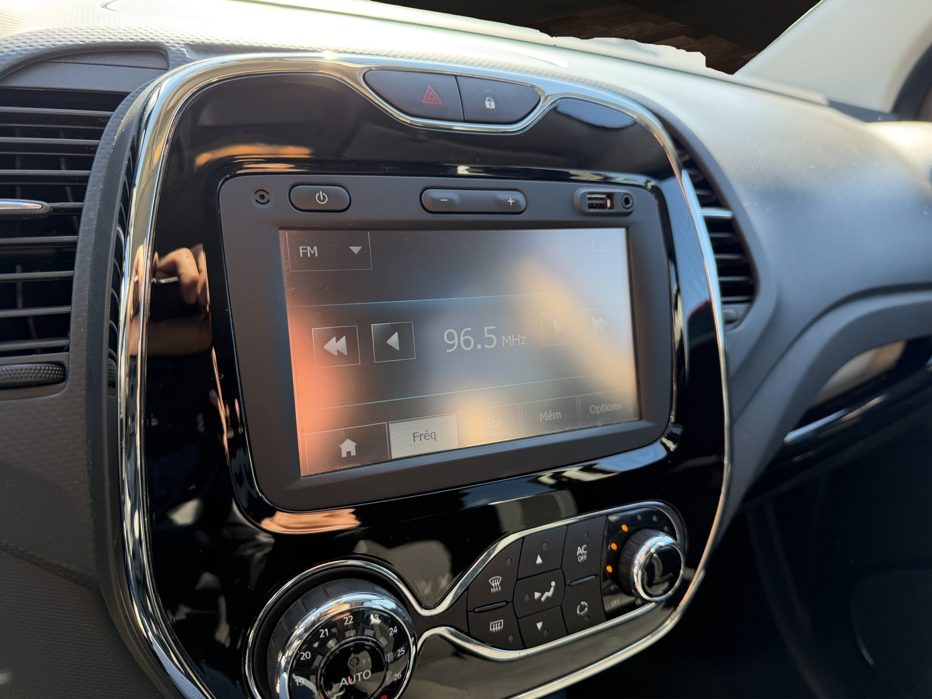 RENAULT Captur 1.2 T 16V Privilège EDC-image-8