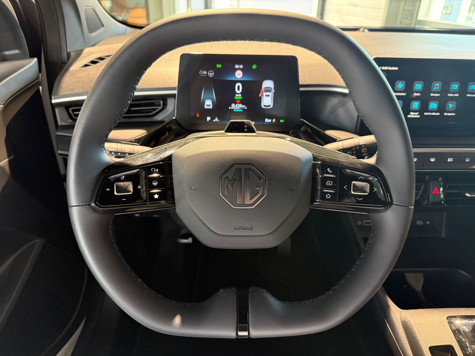MG 3 1.5 Hybrid Luxury Aut.-image-12
