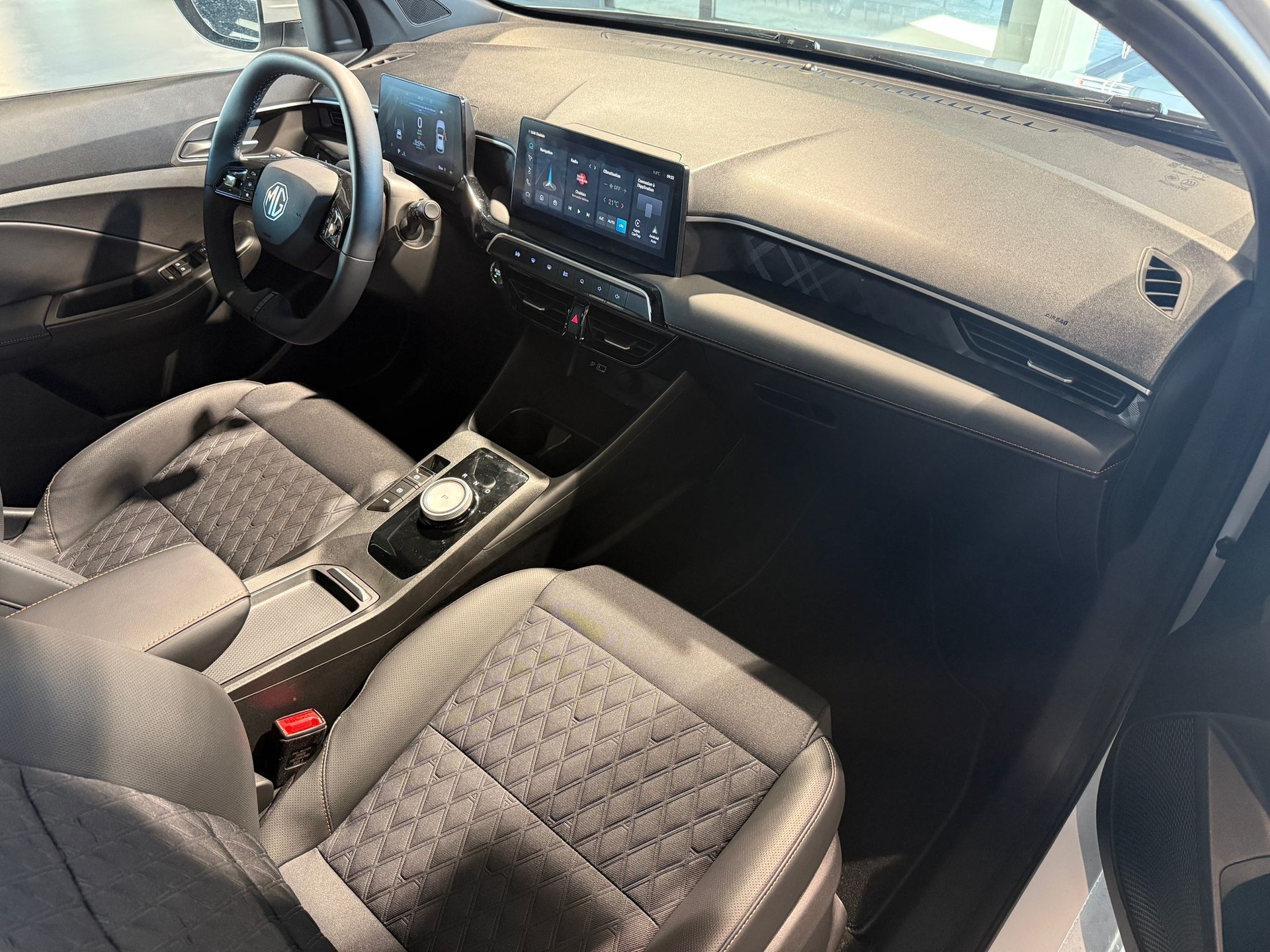 MG 3 1.5 Hybrid Luxury Aut.-image-10