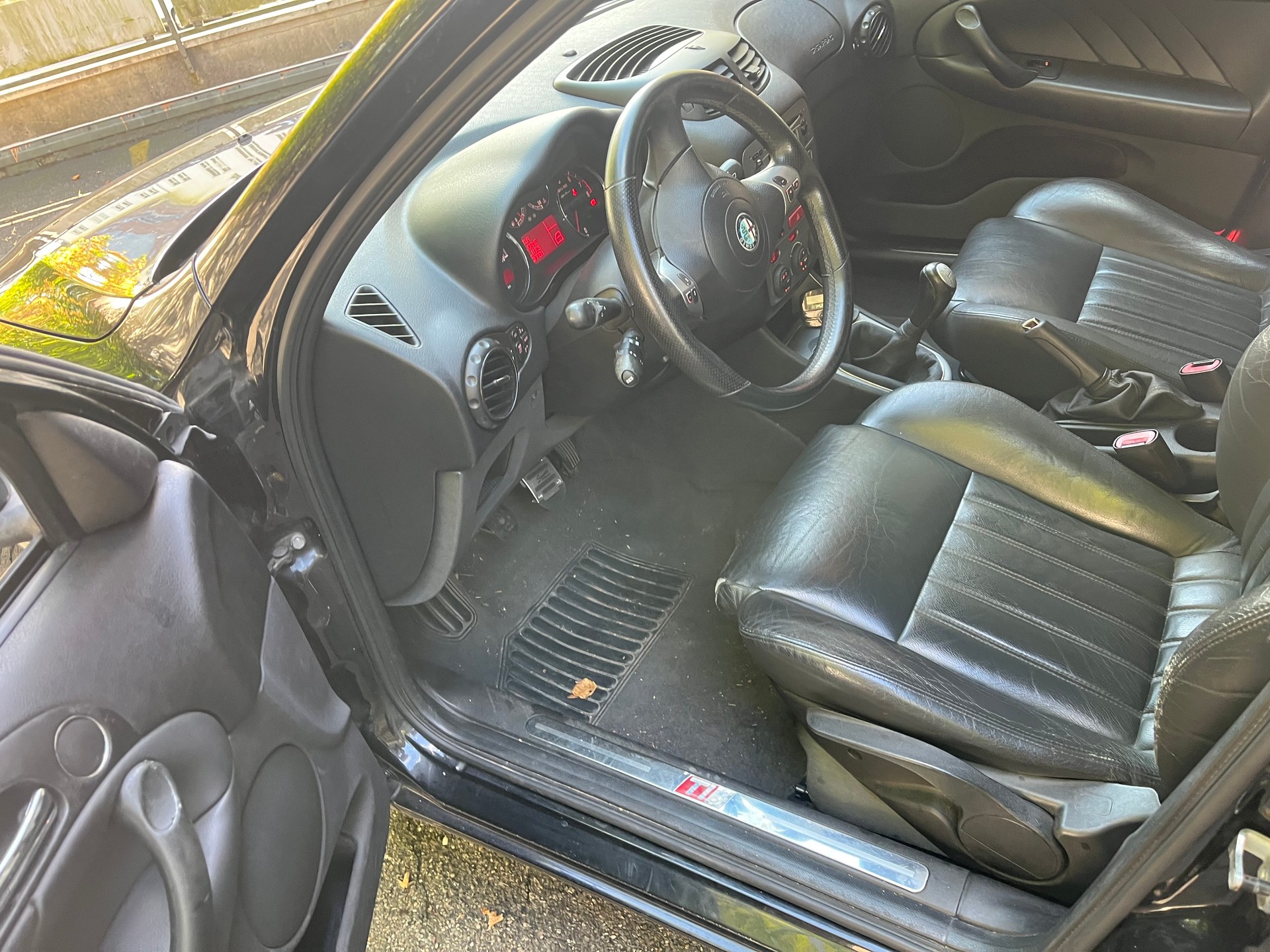 ALFA ROMEO 147 2.0 TS 16V Sport TI-image-9